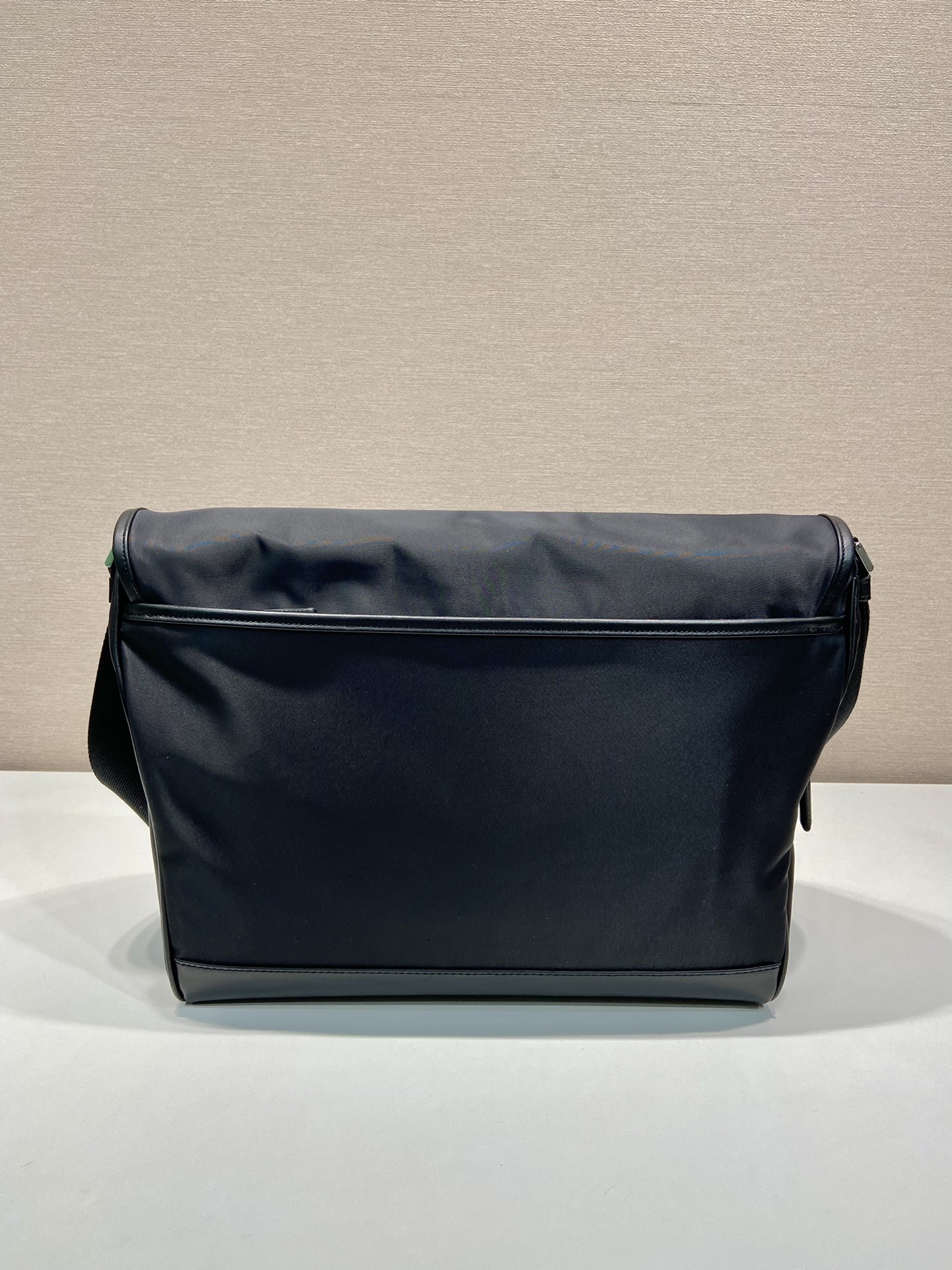 普拉达 PRADA Re-Nylon  复古三角形 邮差包 单肩包 斜挎包  （尼龙拼真皮）F0 2VD052 