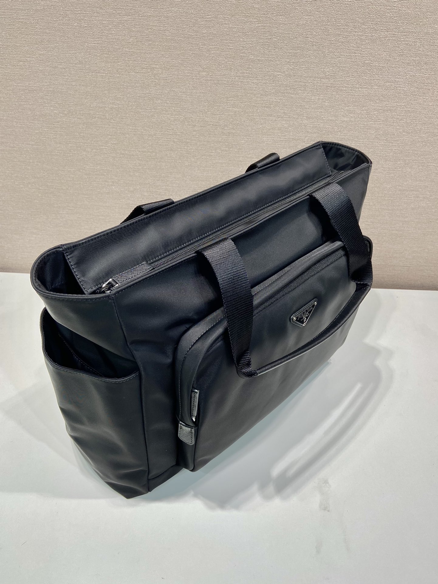 普拉达 PRADA Re-Nylon  复古三角形  单肩包 手提 斜挎包  尼龙黑色 F0 2VG097_2DMG_F0002