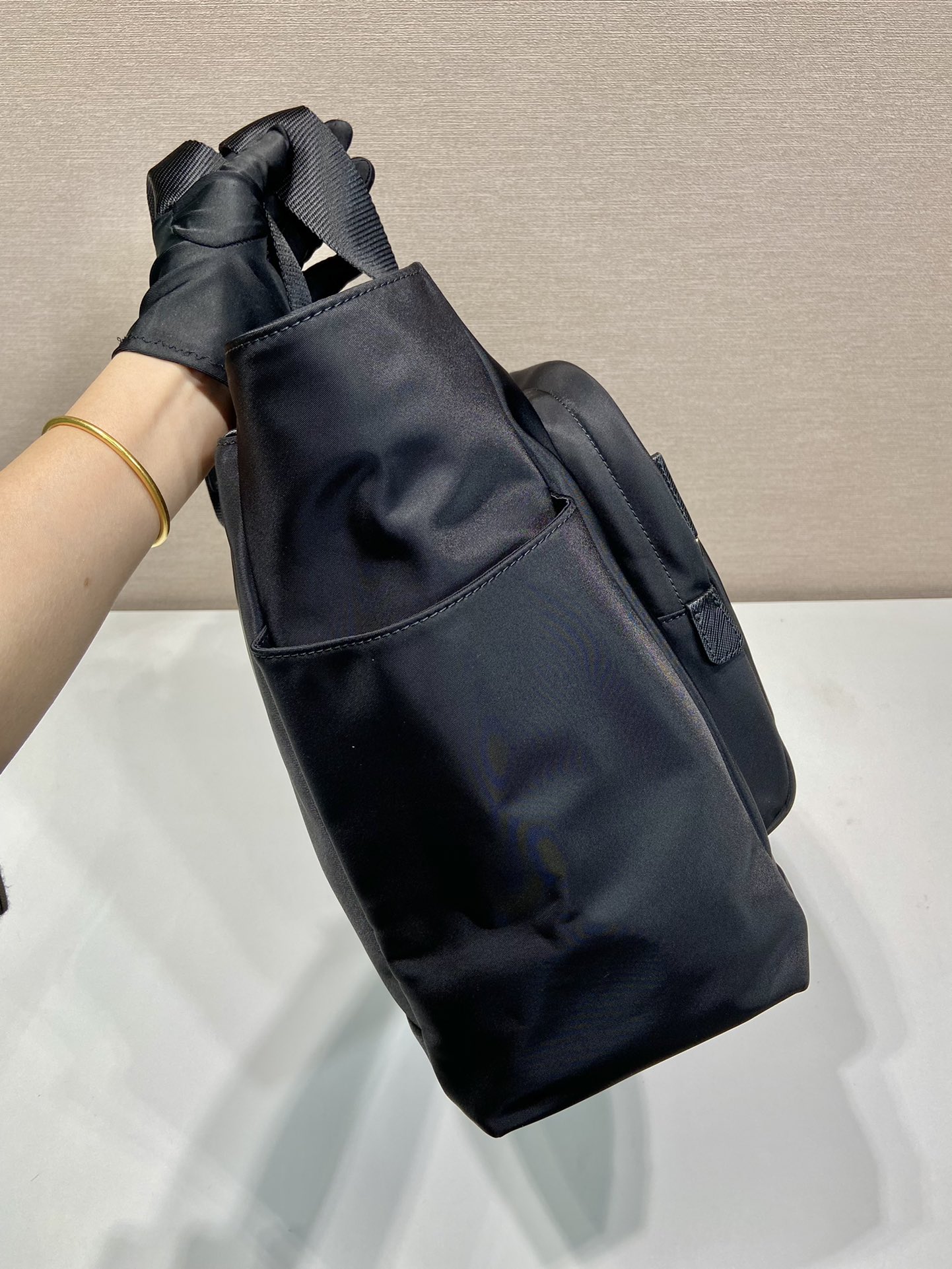 普拉达 PRADA Re-Nylon  复古三角形  单肩包 手提 斜挎包  尼龙黑色 F0 2VG097_2DMG_F0002