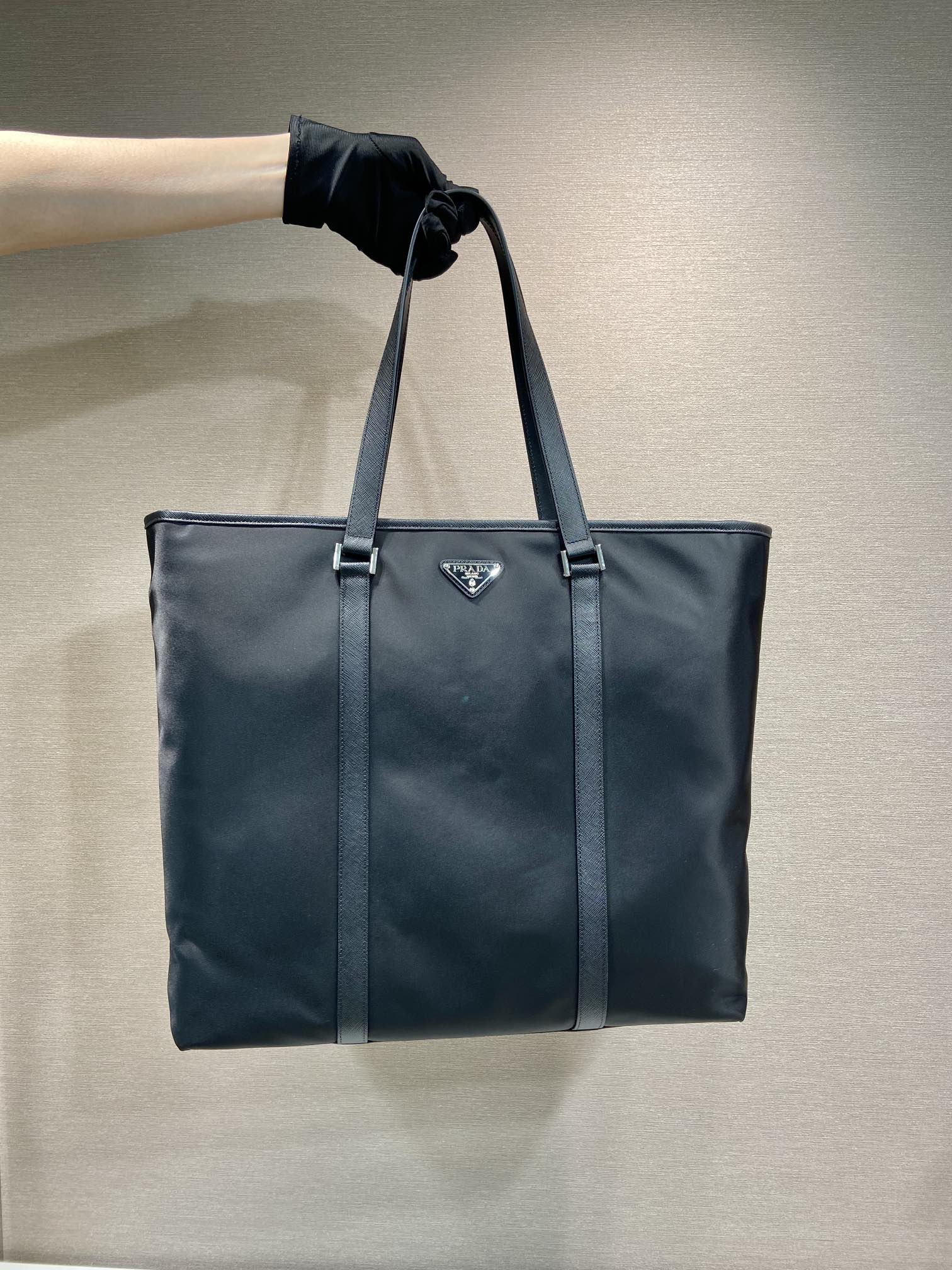 普拉达 PRADA Re-Nylon  复古三角形  单肩包 托特手提 斜挎包  尼龙黑色 F0 2VG112_2DMH_F0002_V_OOO