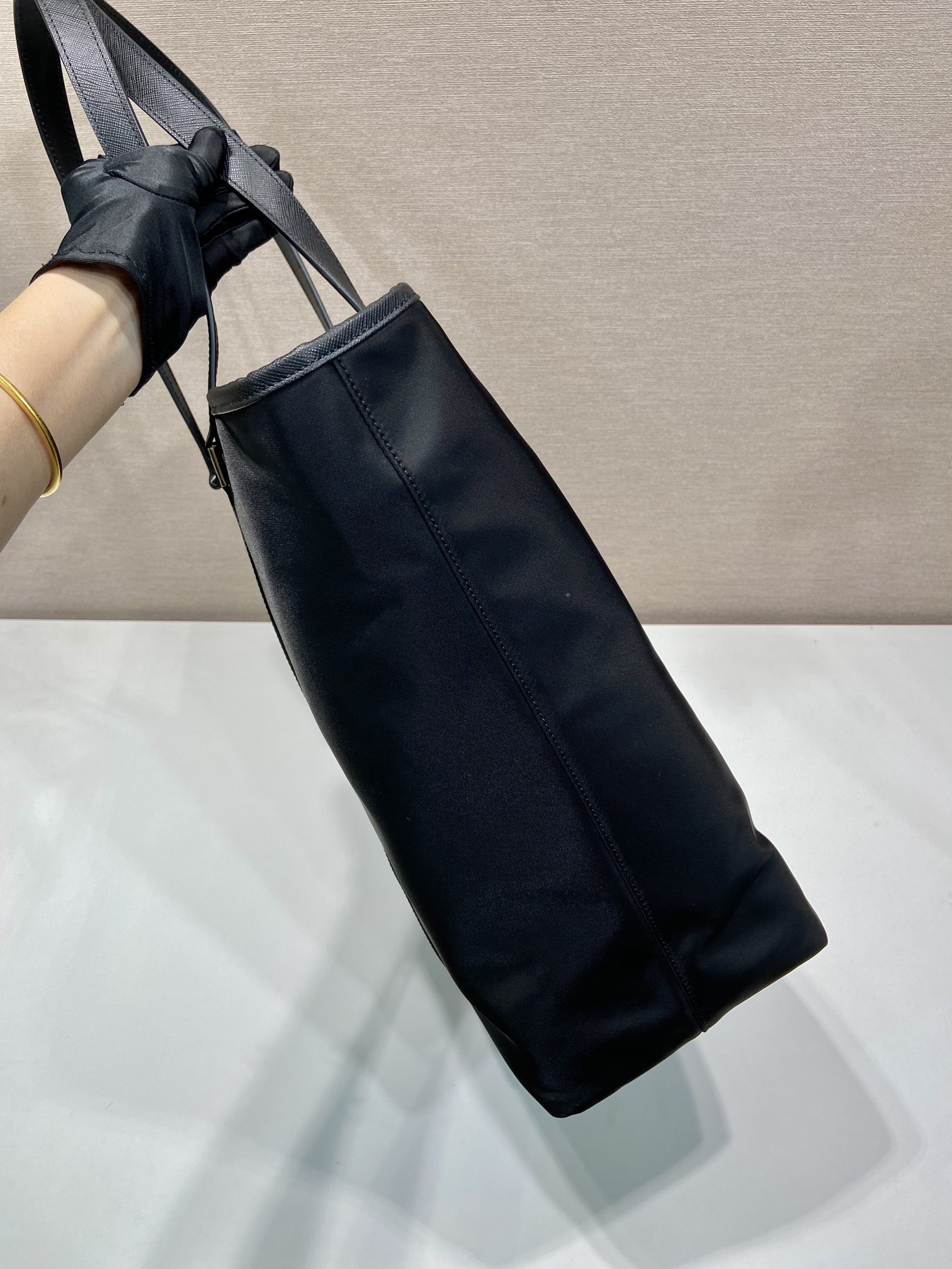 普拉达 PRADA Re-Nylon  复古三角形  单肩包 托特手提 斜挎包  尼龙黑色 F0 2VG112_2DMH_F0002_V_OOO