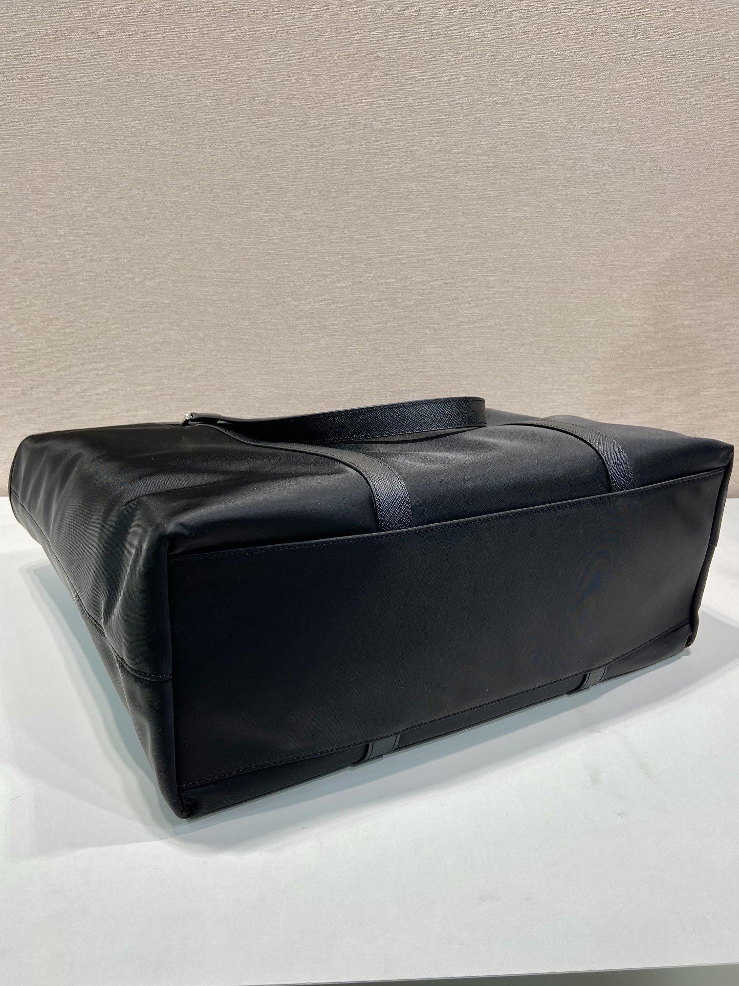 普拉达 PRADA Re-Nylon  复古三角形  单肩包 托特手提 斜挎包  尼龙黑色 F0 2VG112_2DMH_F0002_V_OOO