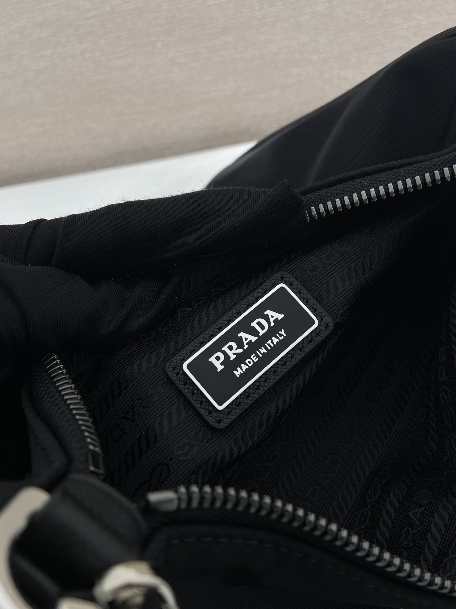 普拉达 PRADA Saffiano 多功能可拆卸肩带三合一 尼龙  单肩包  黑色F0 2VH113-064-F0002