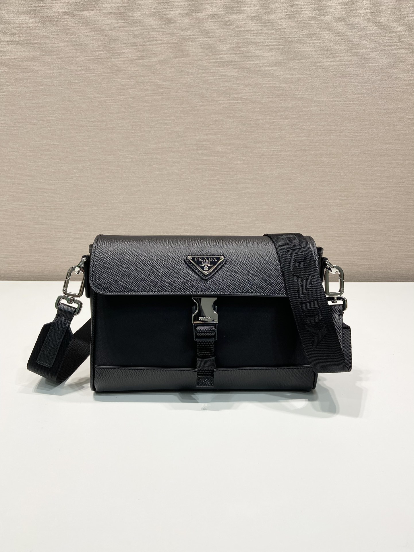 普拉达 PRADA Re-Nylon  单肩包  黑色F0 2VD053_2DMH_F0002_V_OOO