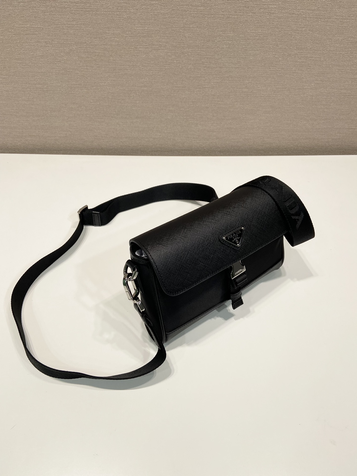 普拉达 PRADA Re-Nylon  单肩包  黑色F0 2VD053_2DMH_F0002_V_OOO