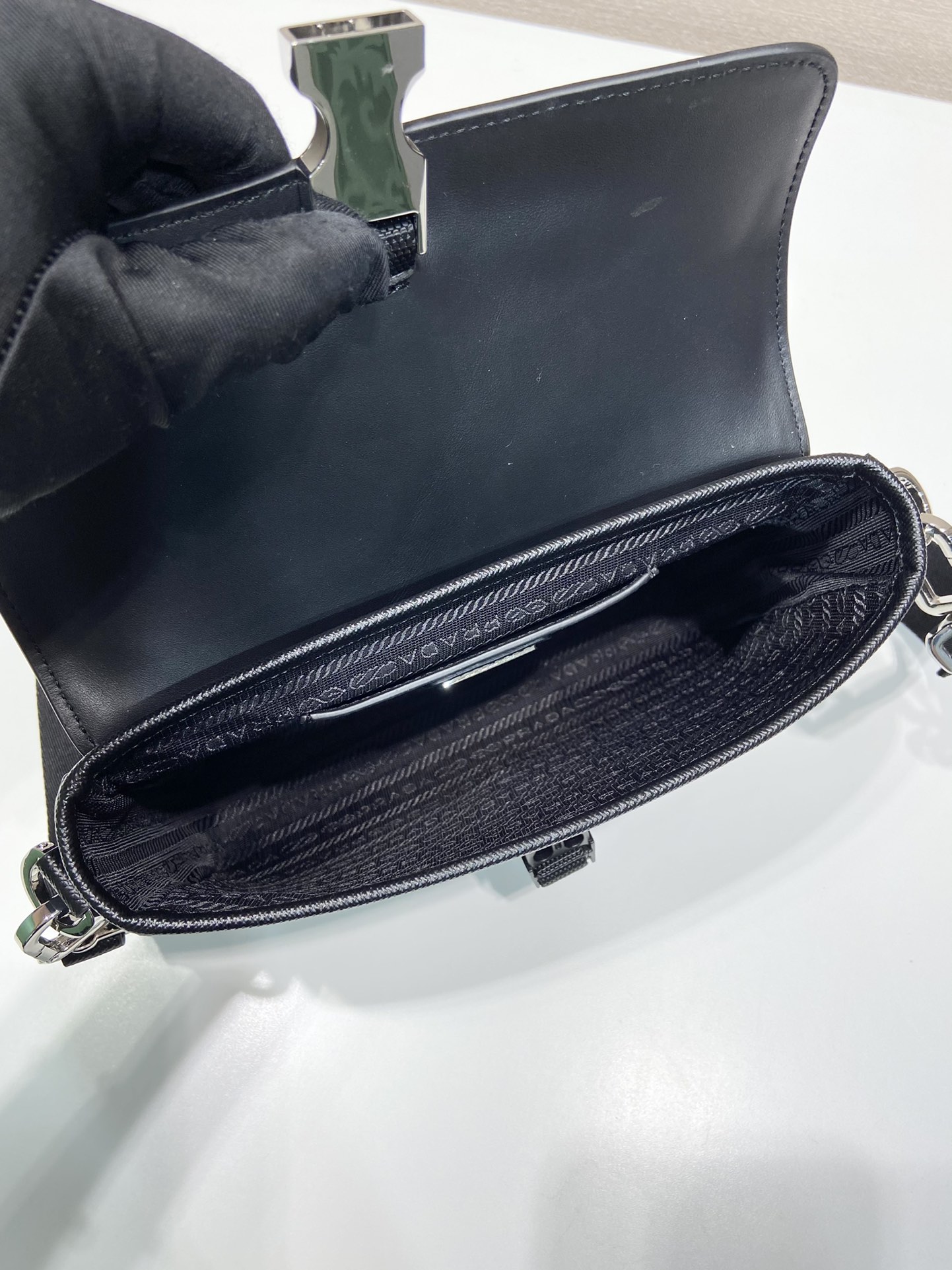 普拉达 PRADA Re-Nylon  单肩包  黑色F0 2VD053_2DMH_F0002_V_OOO