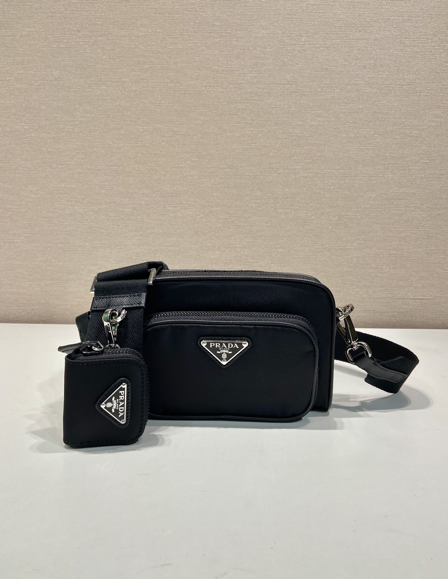 普拉达 PRADA  Saffiano 单肩包 十字纹 皮革  黑色 F0 2VH172_2DMH_F0002_V_OOO