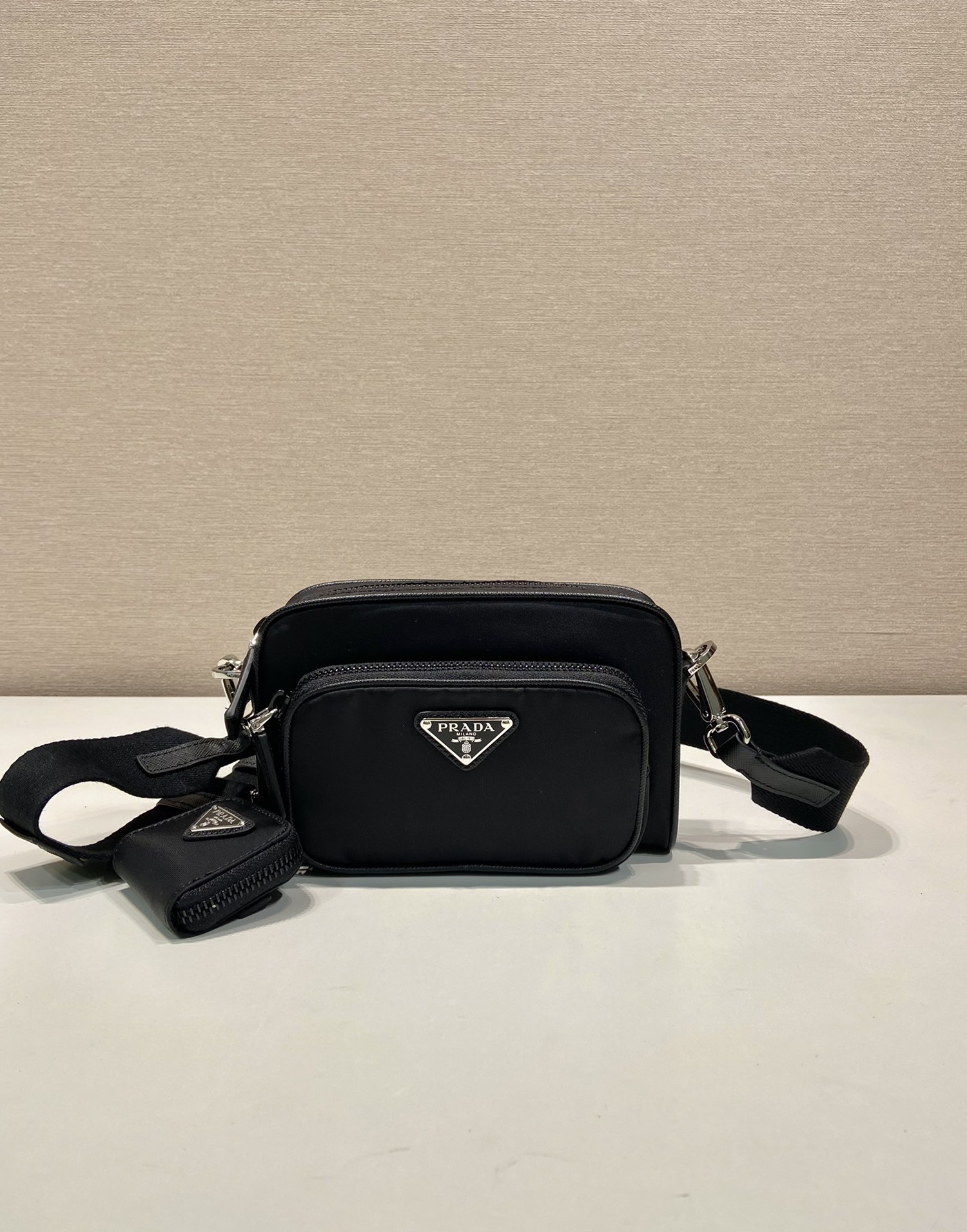普拉达 PRADA  Saffiano 单肩包 十字纹 皮革  黑色 F0 2VH172_2DMH_F0002_V_OOO