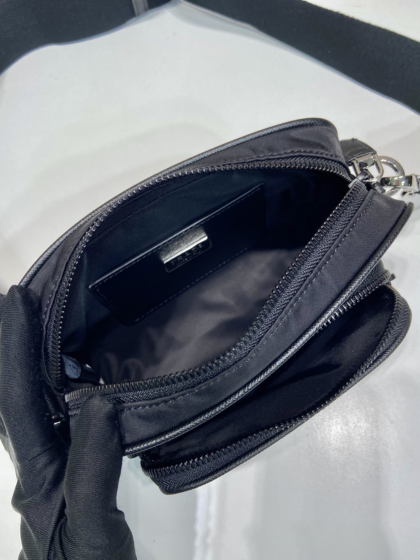 普拉达 PRADA  Saffiano 单肩包 十字纹 皮革  黑色 F0 2VH172_2DMH_F0002_V_OOO
