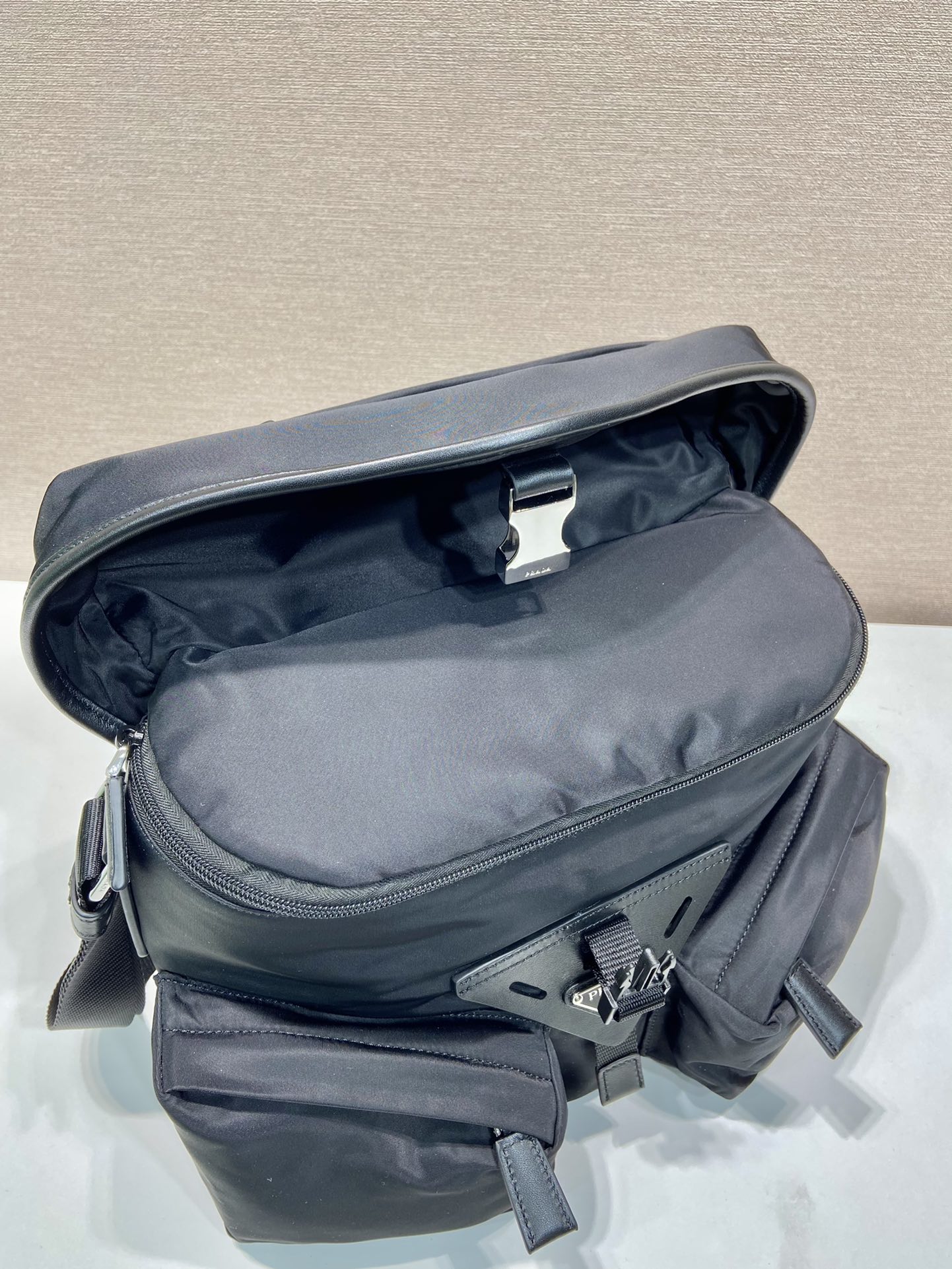 普拉达 PRADA Re-Nylon 单肩包  尼龙  森林绿  F0 2VD062_2DW3_F0002