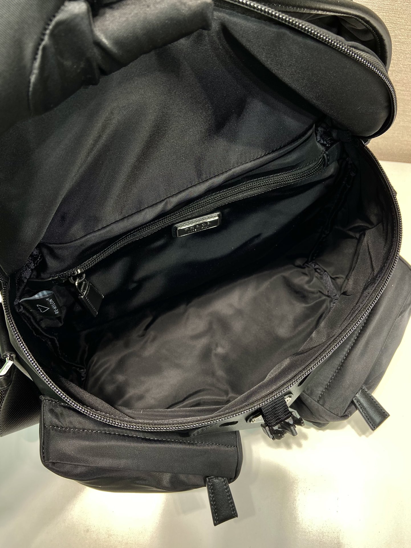 普拉达 PRADA Re-Nylon 单肩包  尼龙  森林绿  F0 2VD062_2DW3_F0002