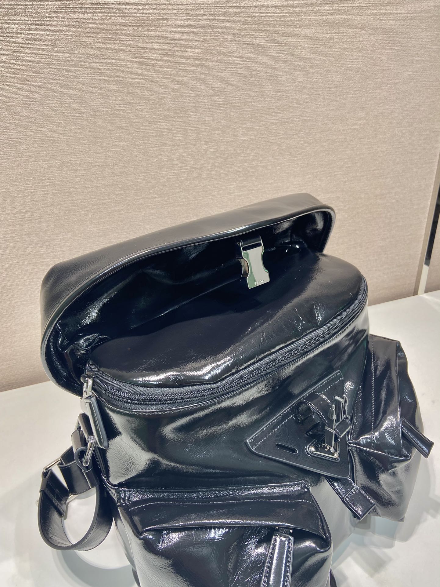 普拉达 PRADA Re-Nylon  单肩包  黑色 油蜡皮  J0 2VD062_2CX7_F0002