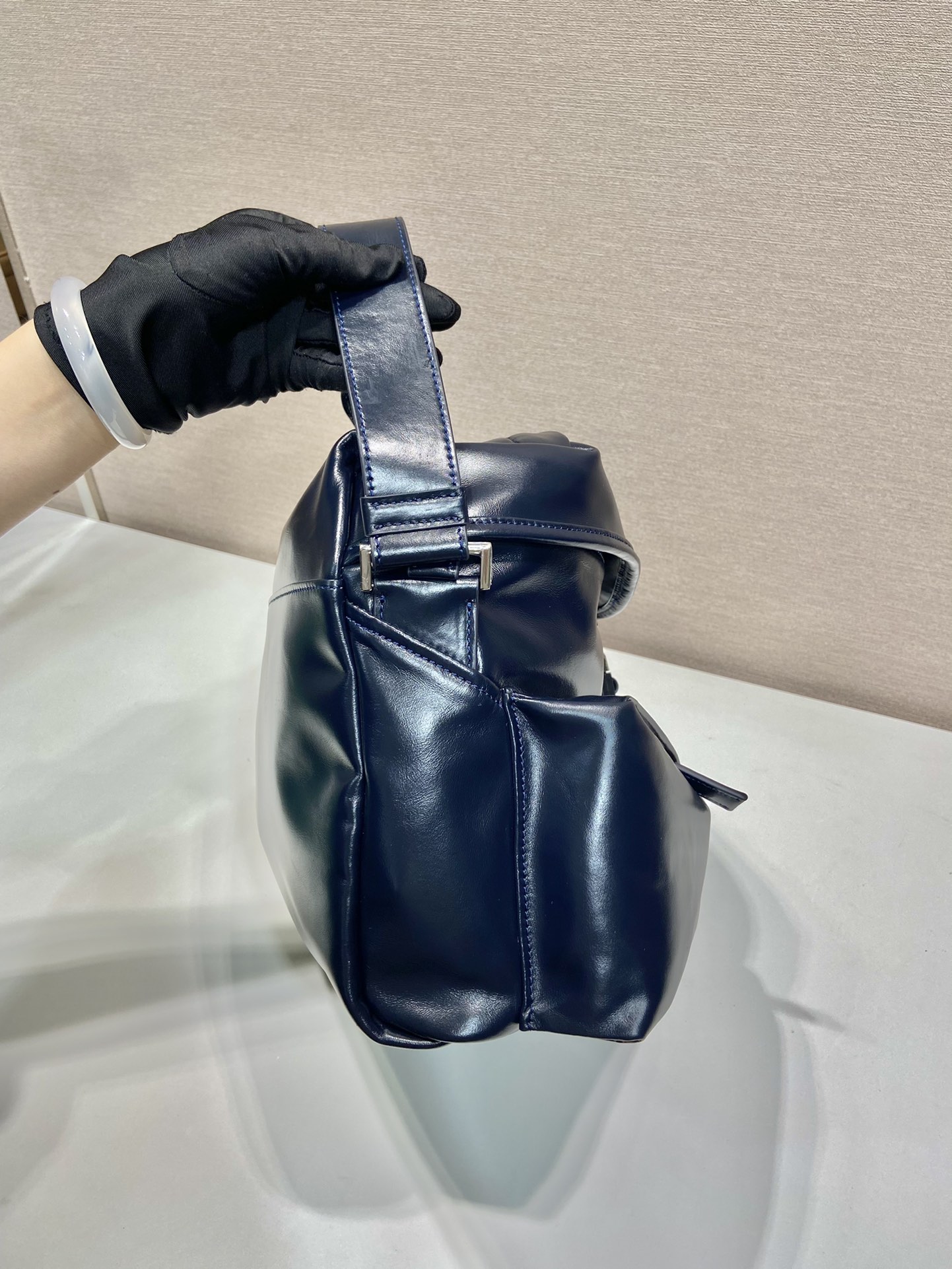 普拉达 PRADA Re-Nylon  单肩包  蓝色 油蜡皮  J0 2VD062 