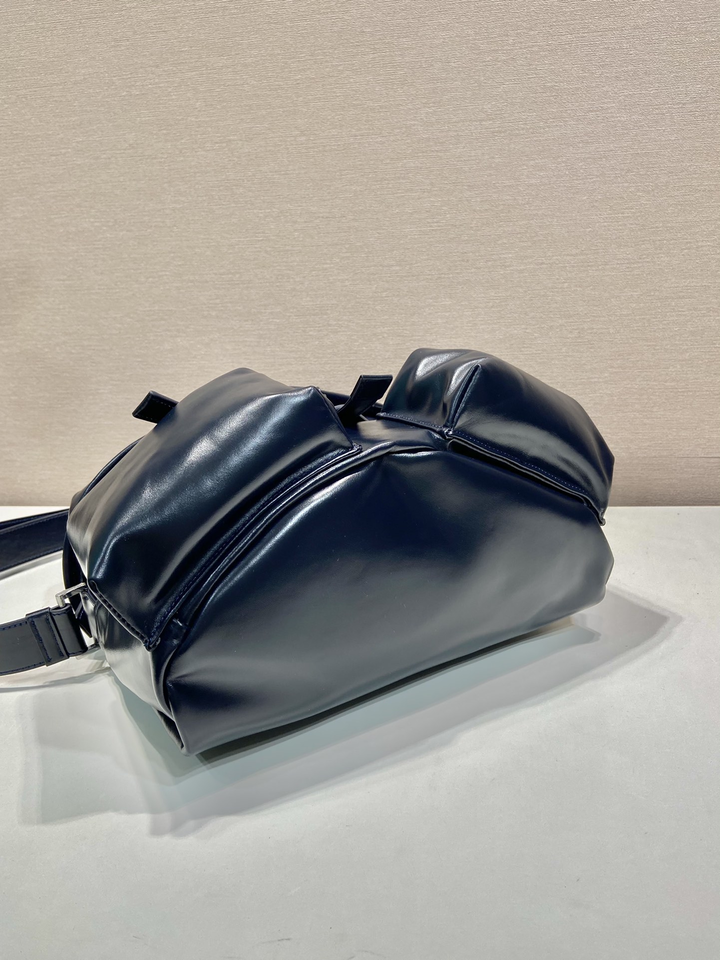 普拉达 PRADA Re-Nylon  单肩包  蓝色 油蜡皮  J0 2VD062 