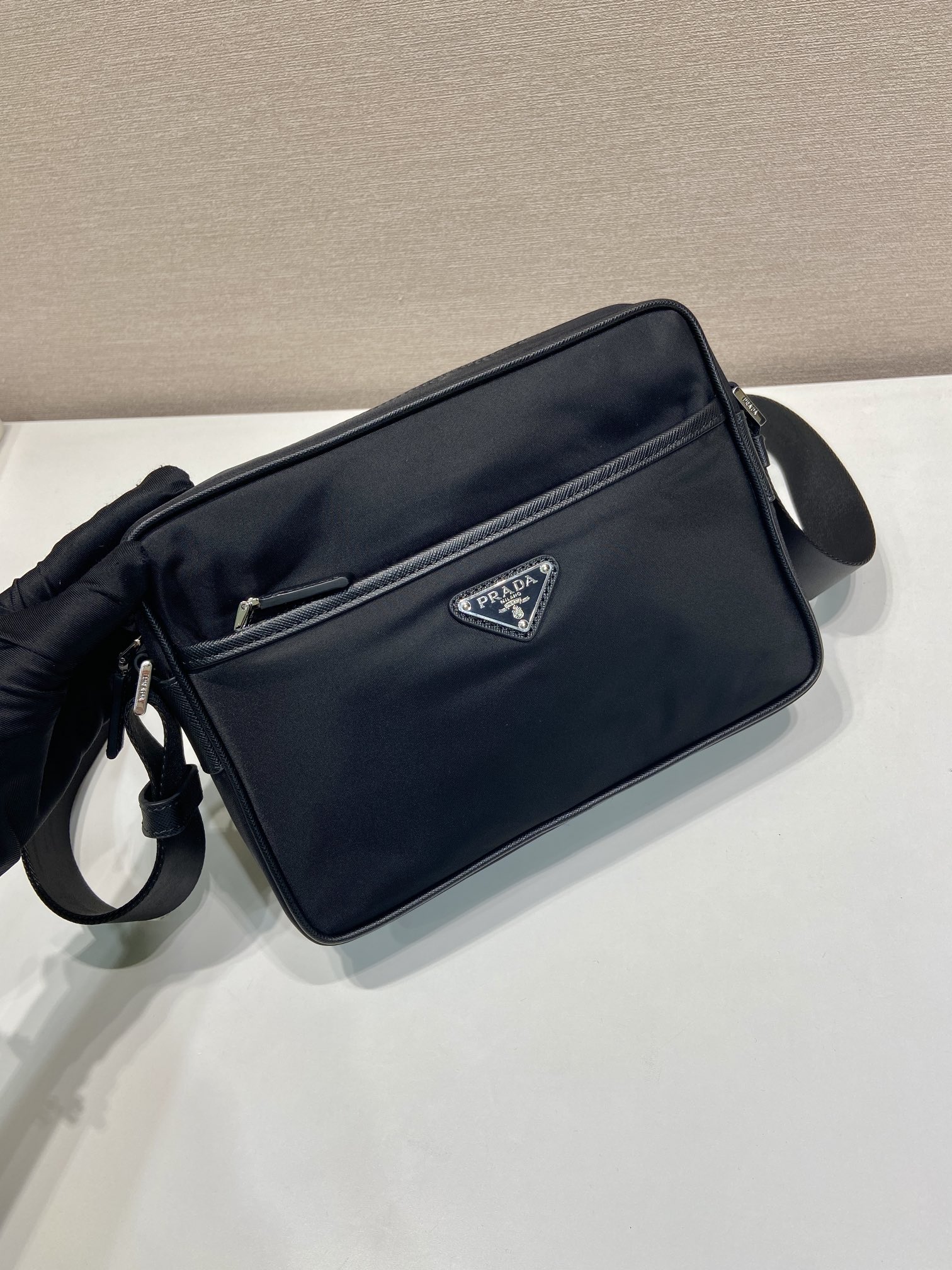 普拉达 PRADA Re-Nylon  单肩包 黑色绿  F0 2VH048-2DMH-F0002-V-OOO