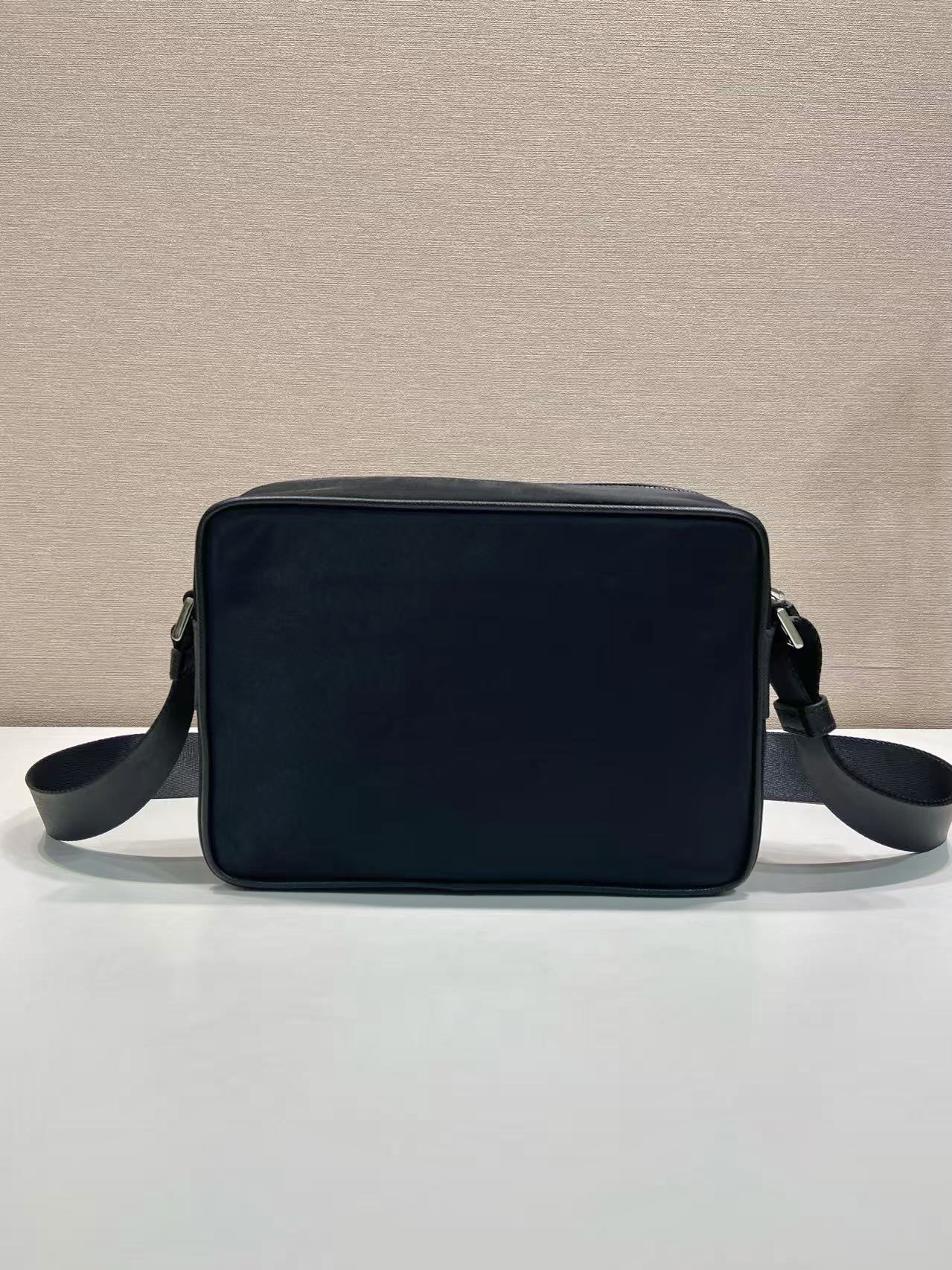 普拉达 PRADA Re-Nylon  单肩包 黑色绿  F0 2VH048-2DMH-F0002-V-OOO