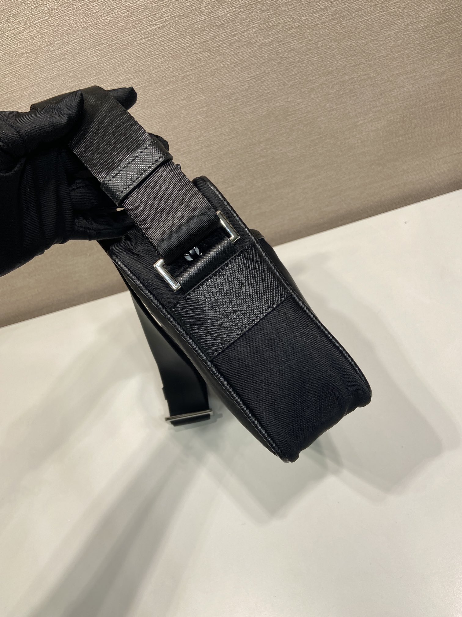 普拉达 PRADA Re-Nylon  单肩包 黑色绿  F0 2VH048-2DMH-F0002-V-OOO