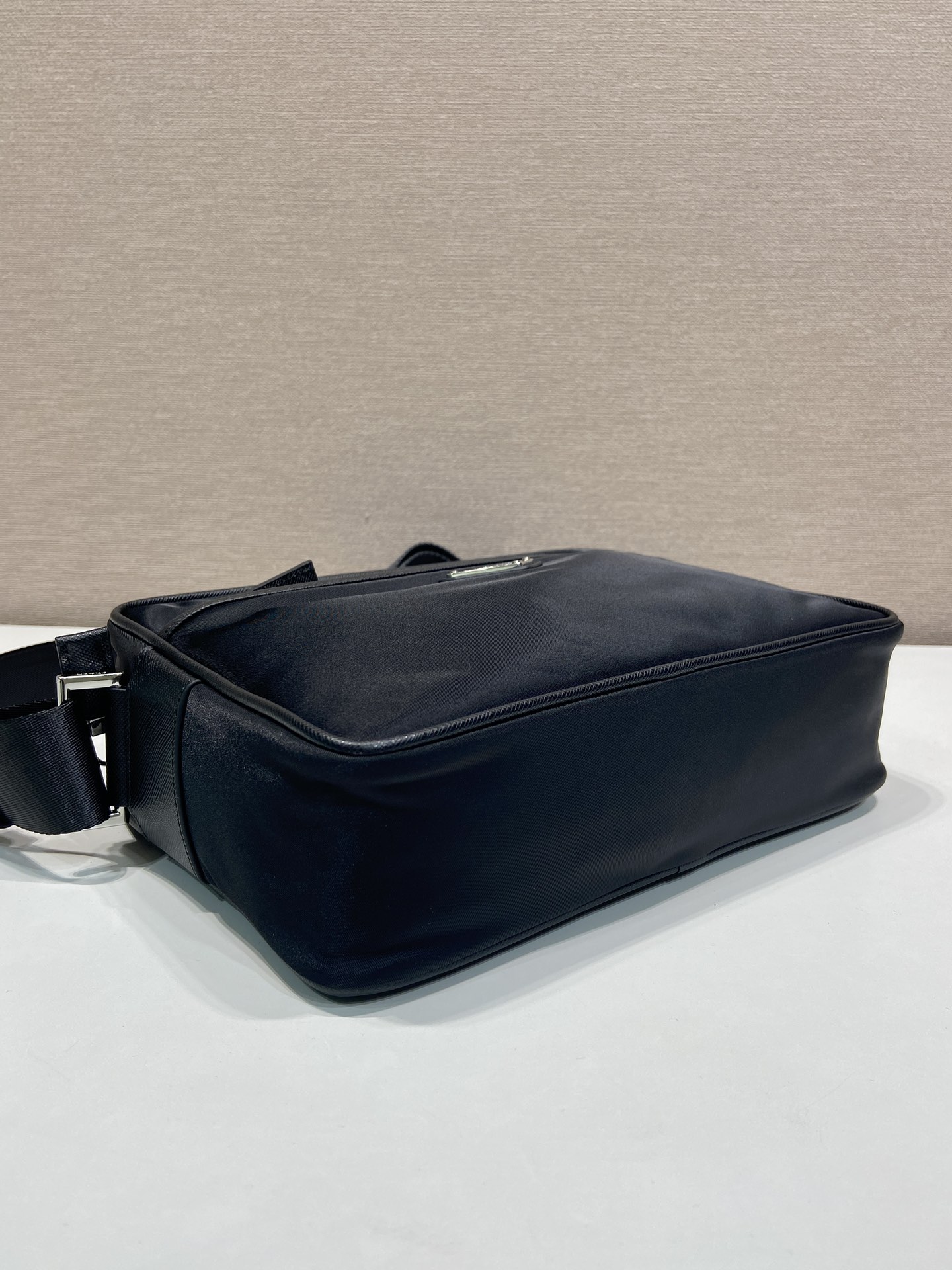 普拉达 PRADA Re-Nylon  单肩包 黑色绿  F0 2VH048-2DMH-F0002-V-OOO