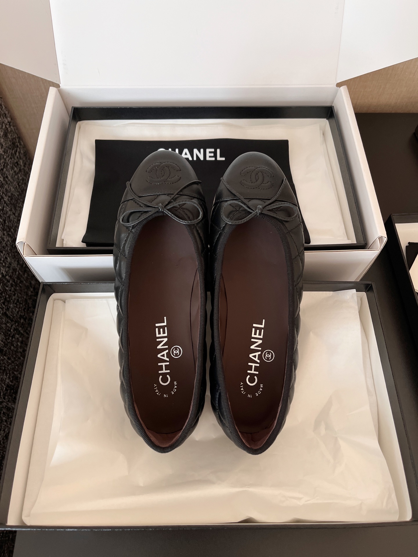 CHANEL Women's Minimalist Low-Top Casual Ballet Flats - Black (G26250 X01725 94305)