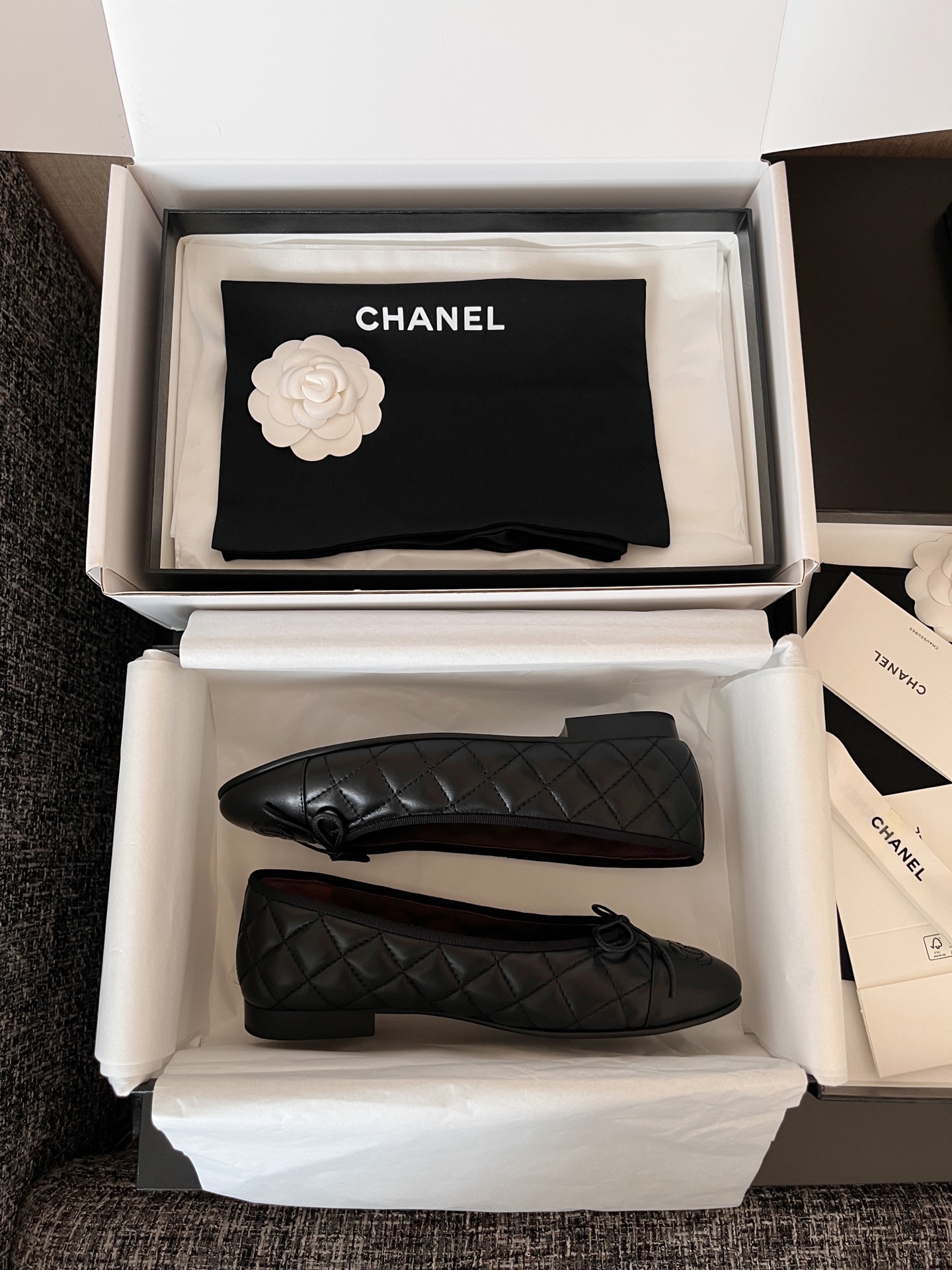 CHANEL Women's Minimalist Low-Top Casual Ballet Flats - Black (G26250 X01725 94305)