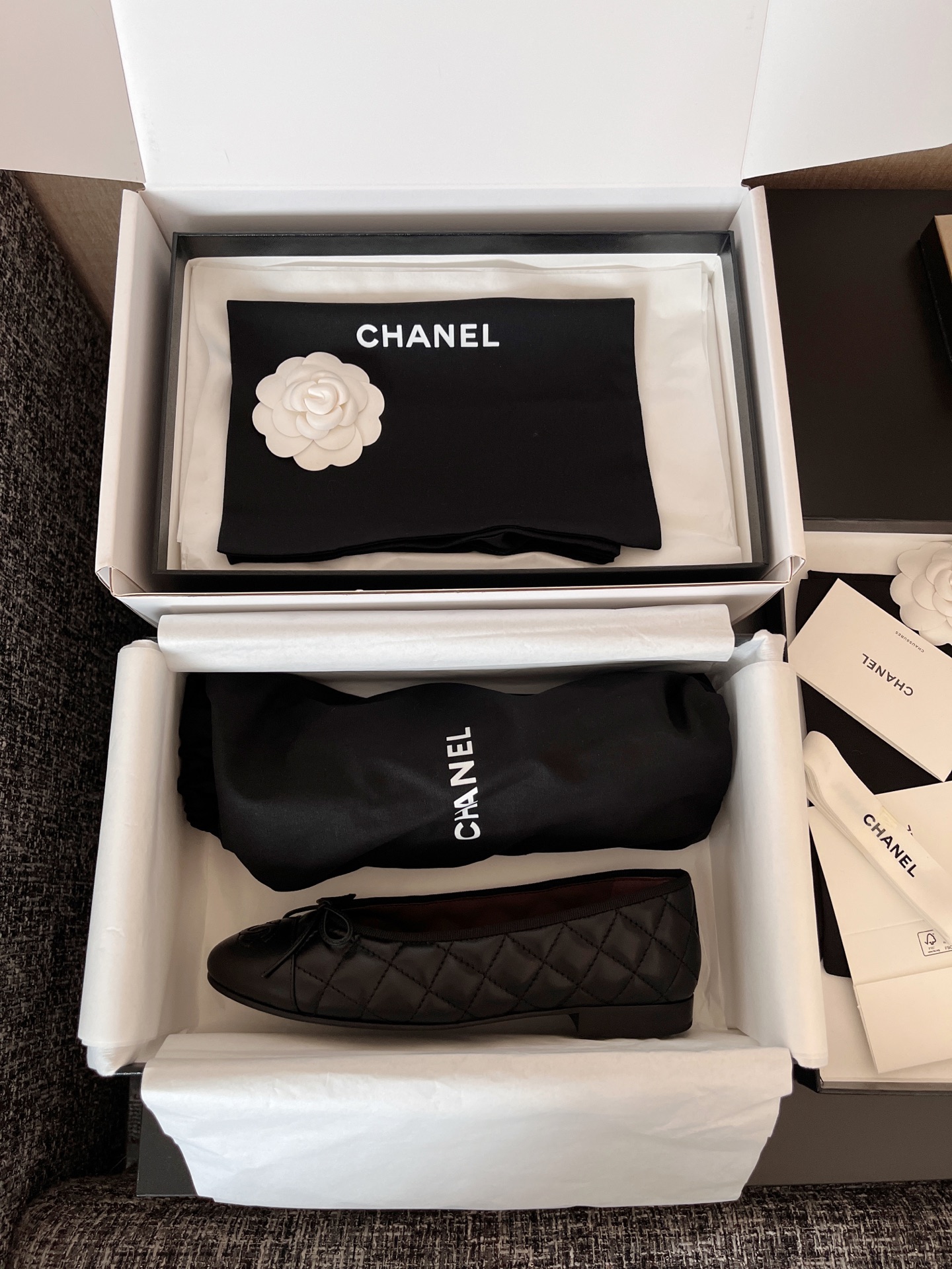 CHANEL Women's Minimalist Low-Top Casual Ballet Flats - Black (G26250 X01725 94305)