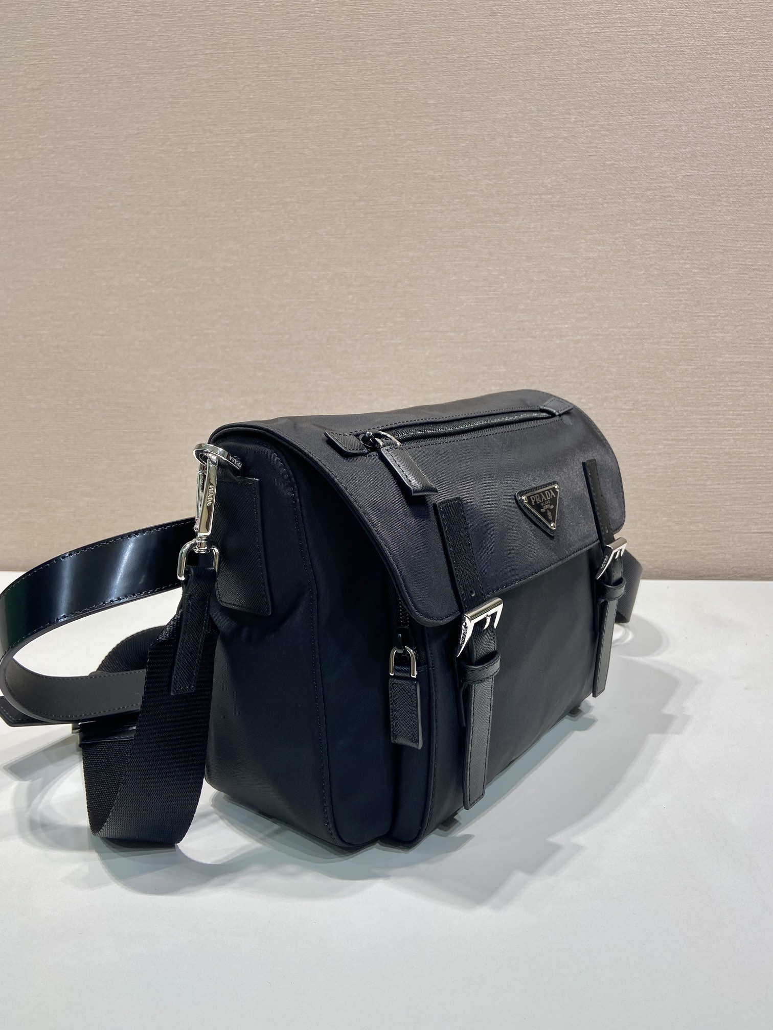 普拉达 PRADA  斜跨 单肩包 黑色  H0 2VD071_2C26_F0002