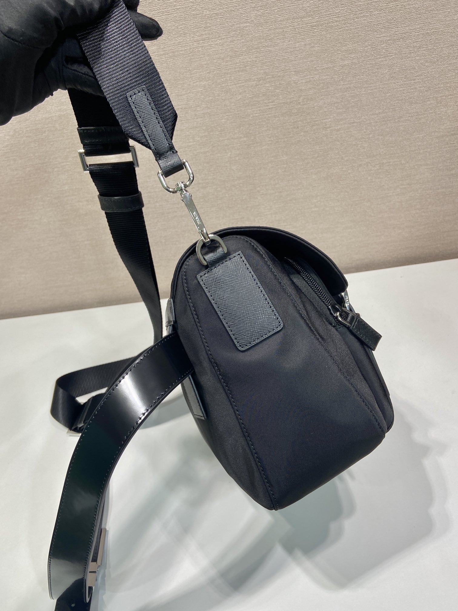 普拉达 PRADA  斜跨 单肩包 黑色  H0 2VD071_2C26_F0002