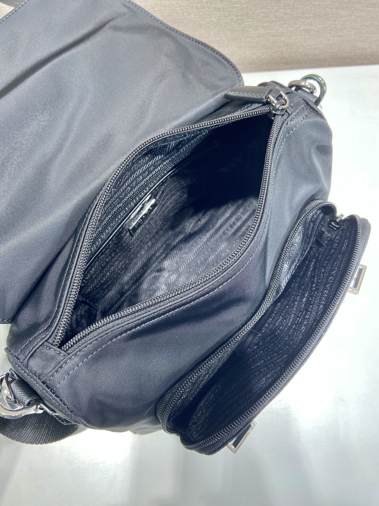 普拉达 PRADA  斜跨 单肩包 黑色  H0 2VD071_2C26_F0002