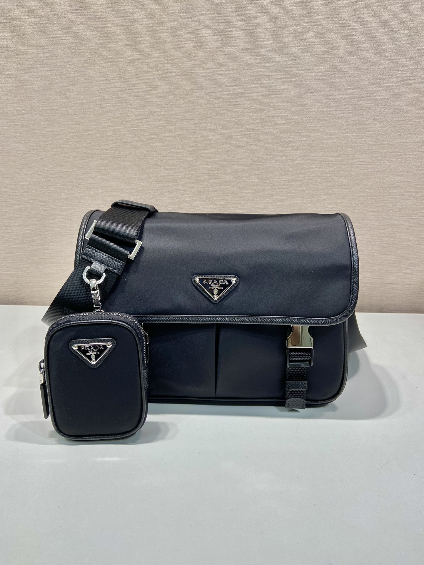 普拉达 PRADA  Saffiano 斜跨 单肩包 黑色  H0 2VD769-2DMH-F0002-V-OLO