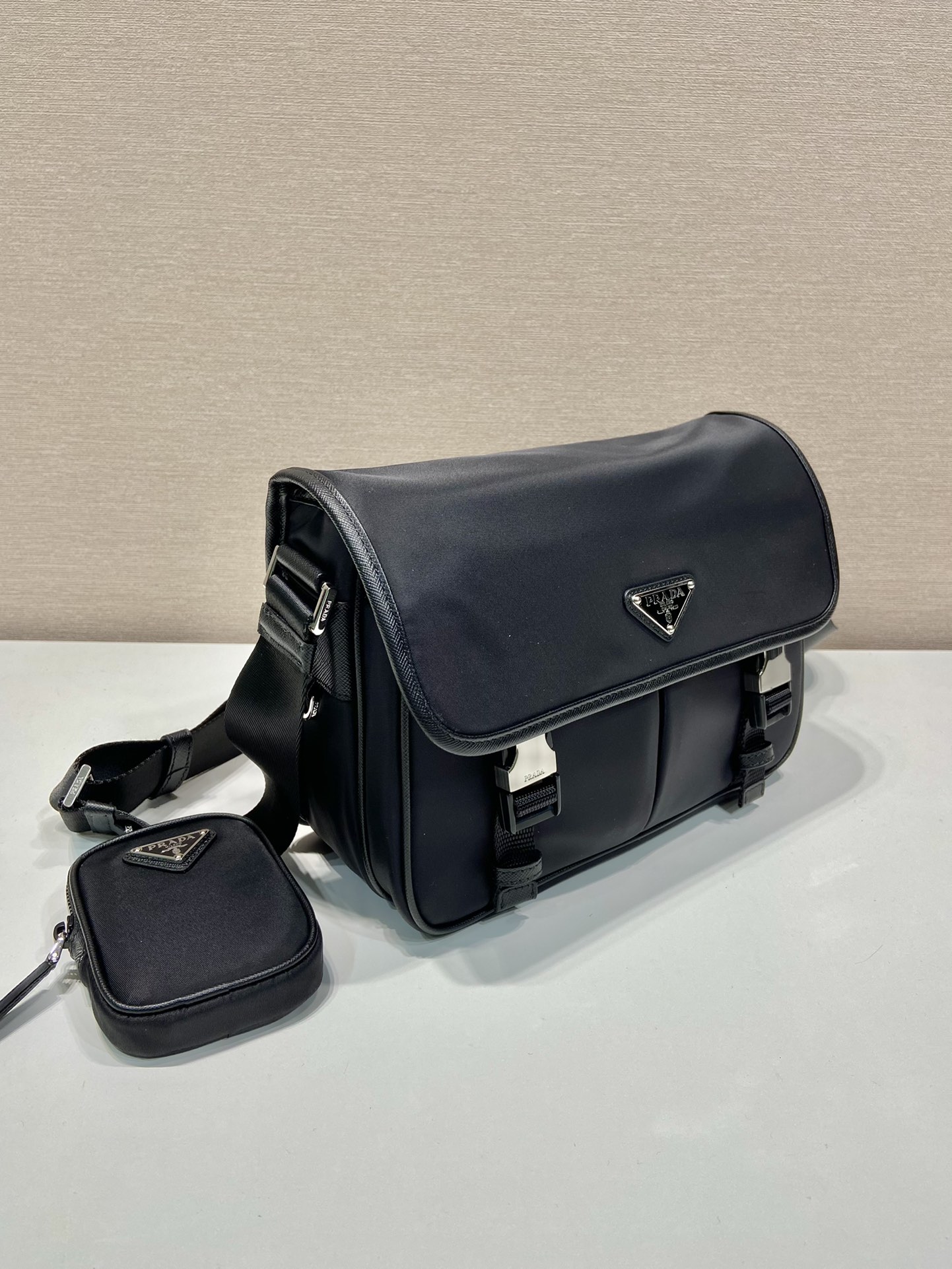普拉达 PRADA  Saffiano 斜跨 单肩包 黑色  H0 2VD769-2DMH-F0002-V-OLO