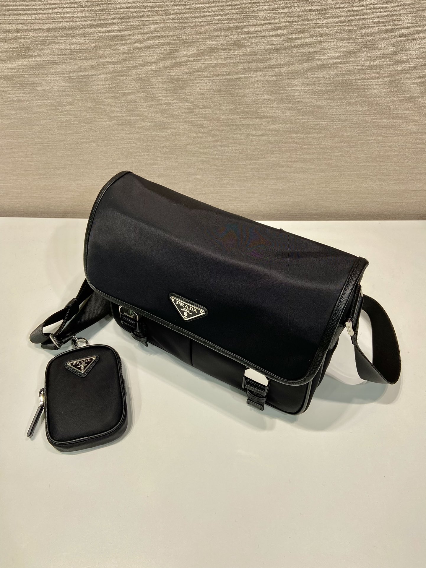 普拉达 PRADA  Saffiano 斜跨 单肩包 黑色  H0 2VD769-2DMH-F0002-V-OLO