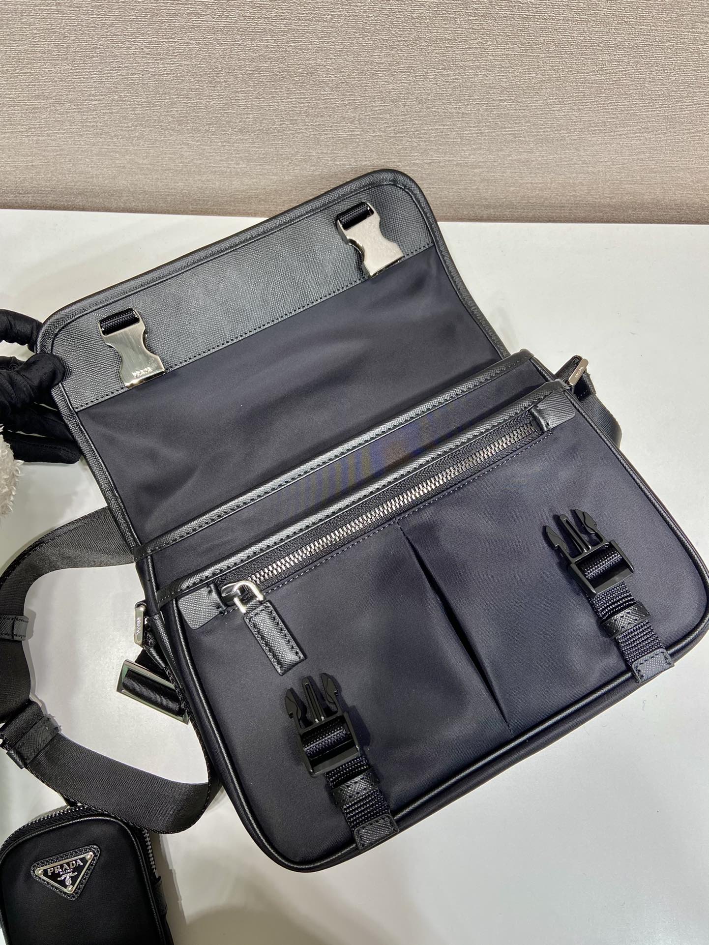 普拉达 PRADA  Saffiano 斜跨 单肩包 黑色  H0 2VD769-2DMH-F0002-V-OLO