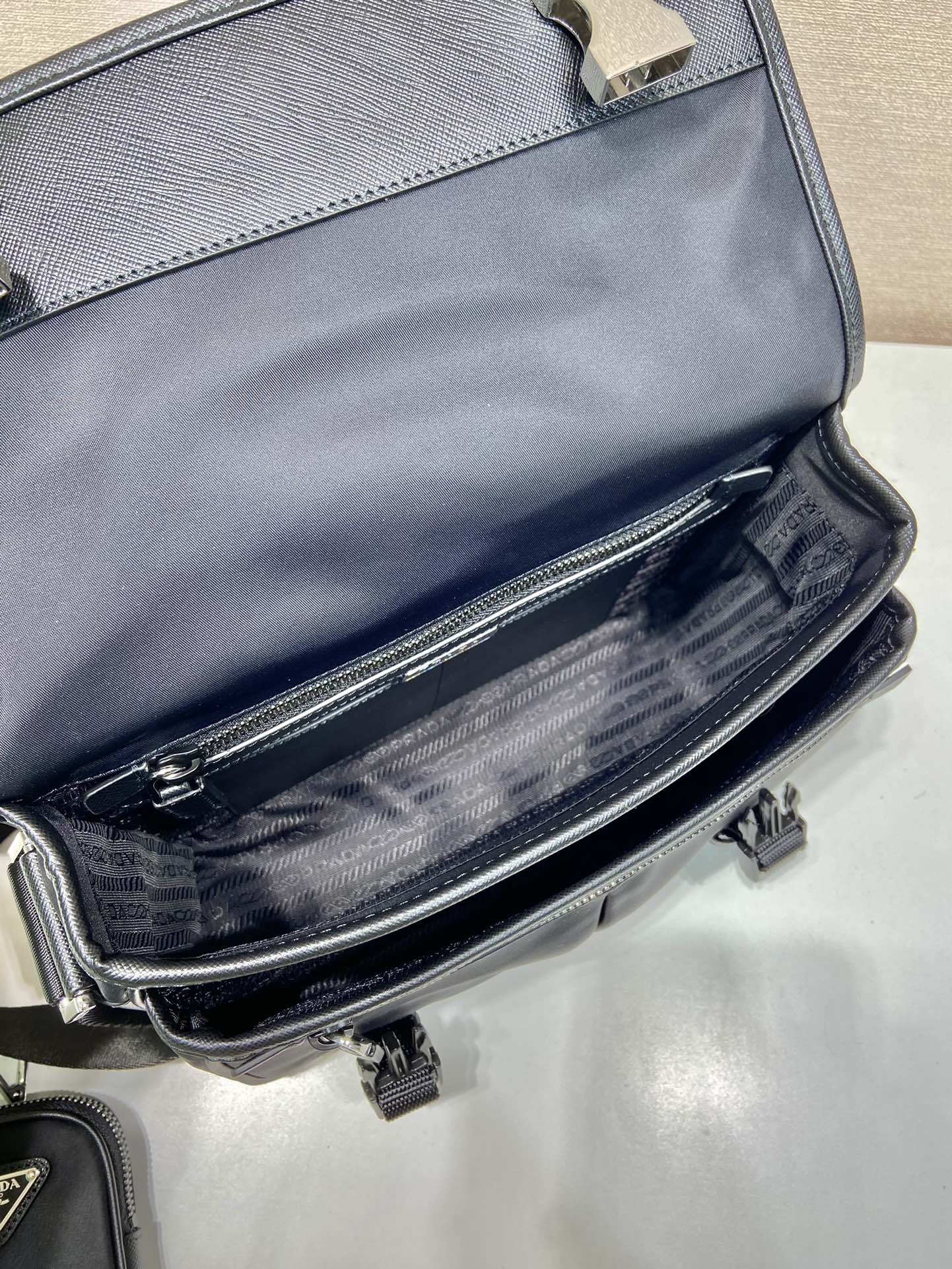 普拉达 PRADA  Saffiano 斜跨 单肩包 黑色  H0 2VD769-2DMH-F0002-V-OLO