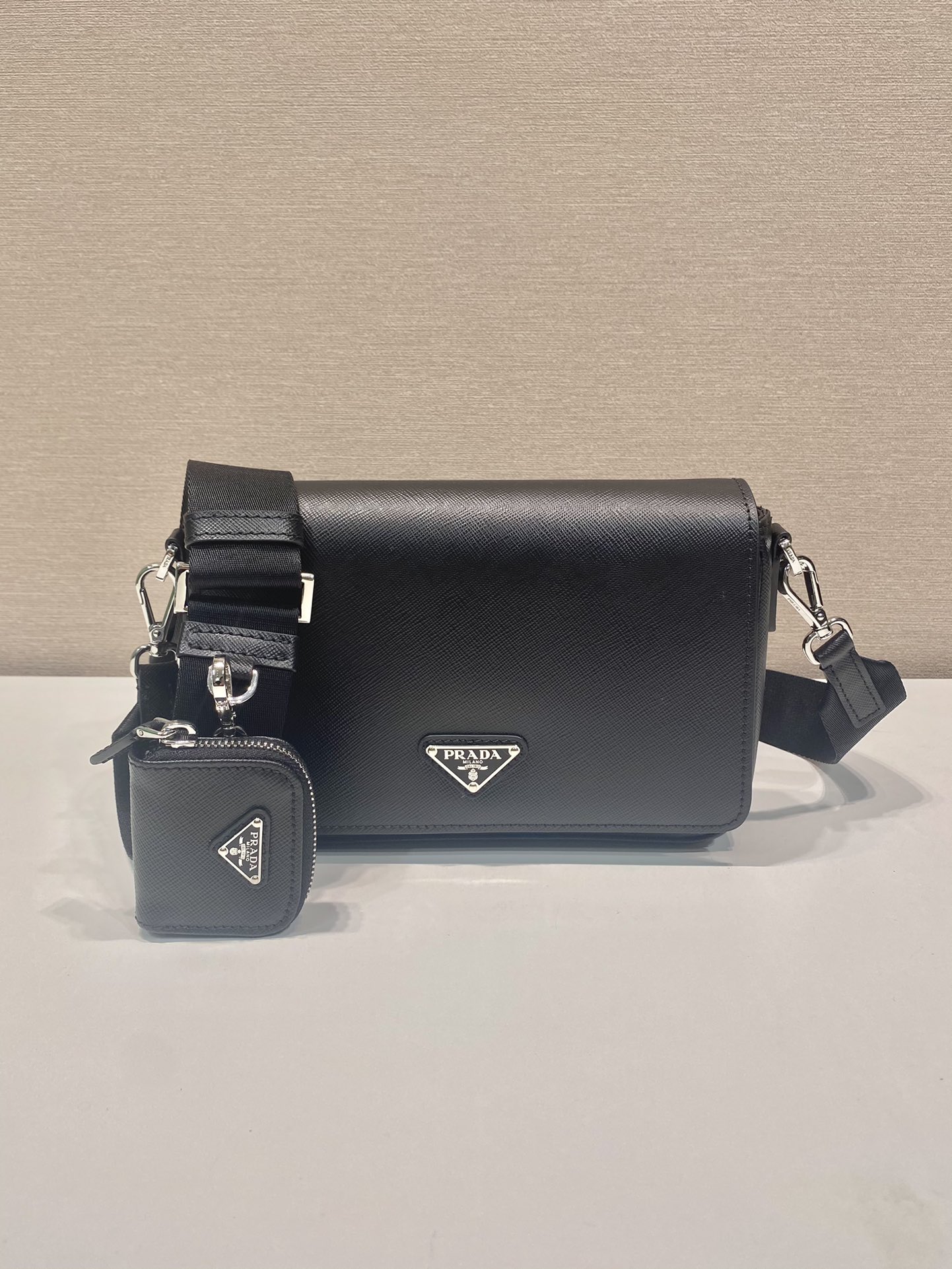 普拉达 PRADA  Saffiano 斜跨 单肩包 黑色  H0 2VD059_9Z2_F0002_V_OOO