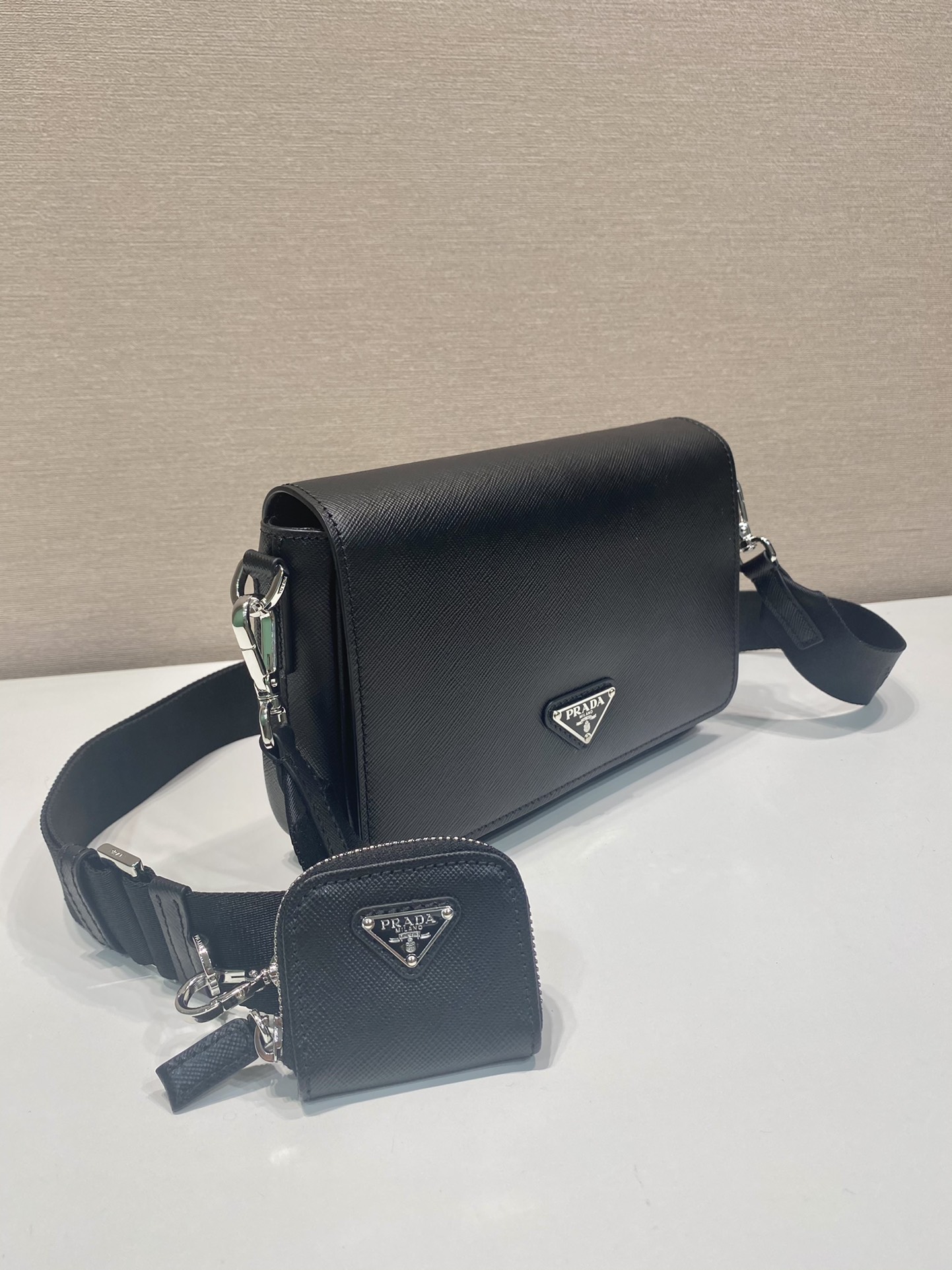 普拉达 PRADA  Saffiano 斜跨 单肩包 黑色  H0 2VD059_9Z2_F0002_V_OOO