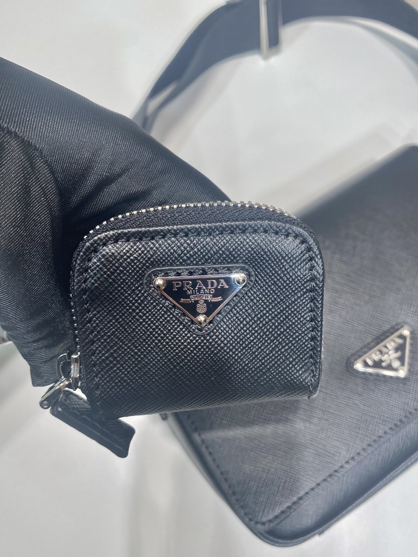 普拉达 PRADA  Saffiano 斜跨 单肩包 黑色  H0 2VD059_9Z2_F0002_V_OOO