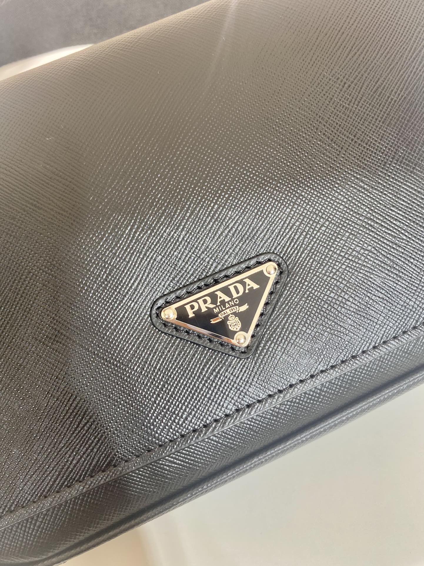 普拉达 PRADA  Saffiano 斜跨 单肩包 黑色  H0 2VD059_9Z2_F0002_V_OOO