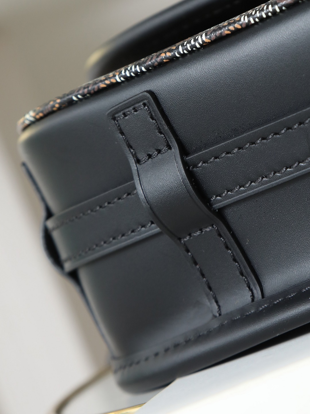 戈雅 邮差 Goyard Belvedere Small Messenger Bag — Unisex canvas and leather flap bag H0 BELVE2PMLTY