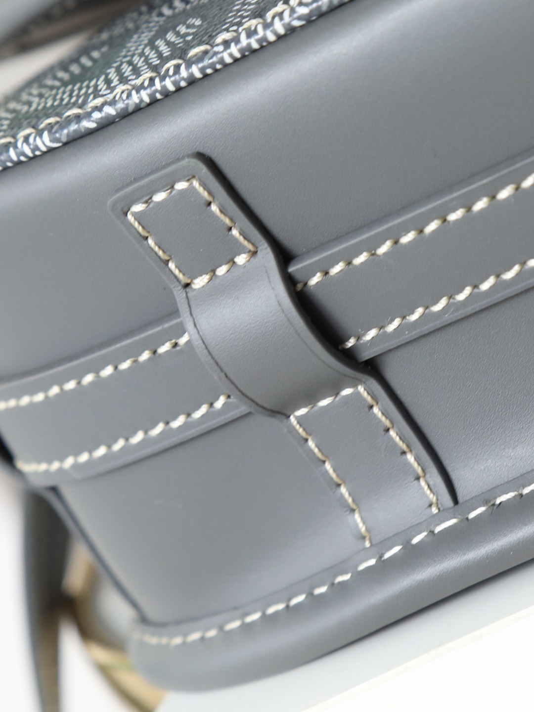 戈雅 邮差 Goyard Belvedere Small Messenger Bag — Unisex canvas and leather flap bag H0 BELVE2PMLTY