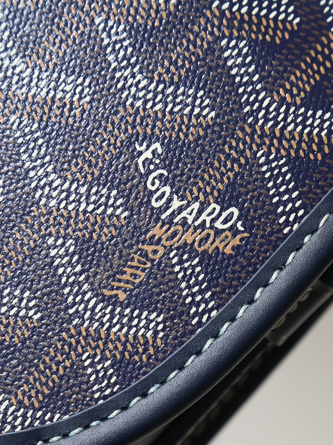 戈雅 邮差 Goyard Belvedere Small Messenger Bag — Unisex canvas and leather flap bag H0 BELVE2PMLTY