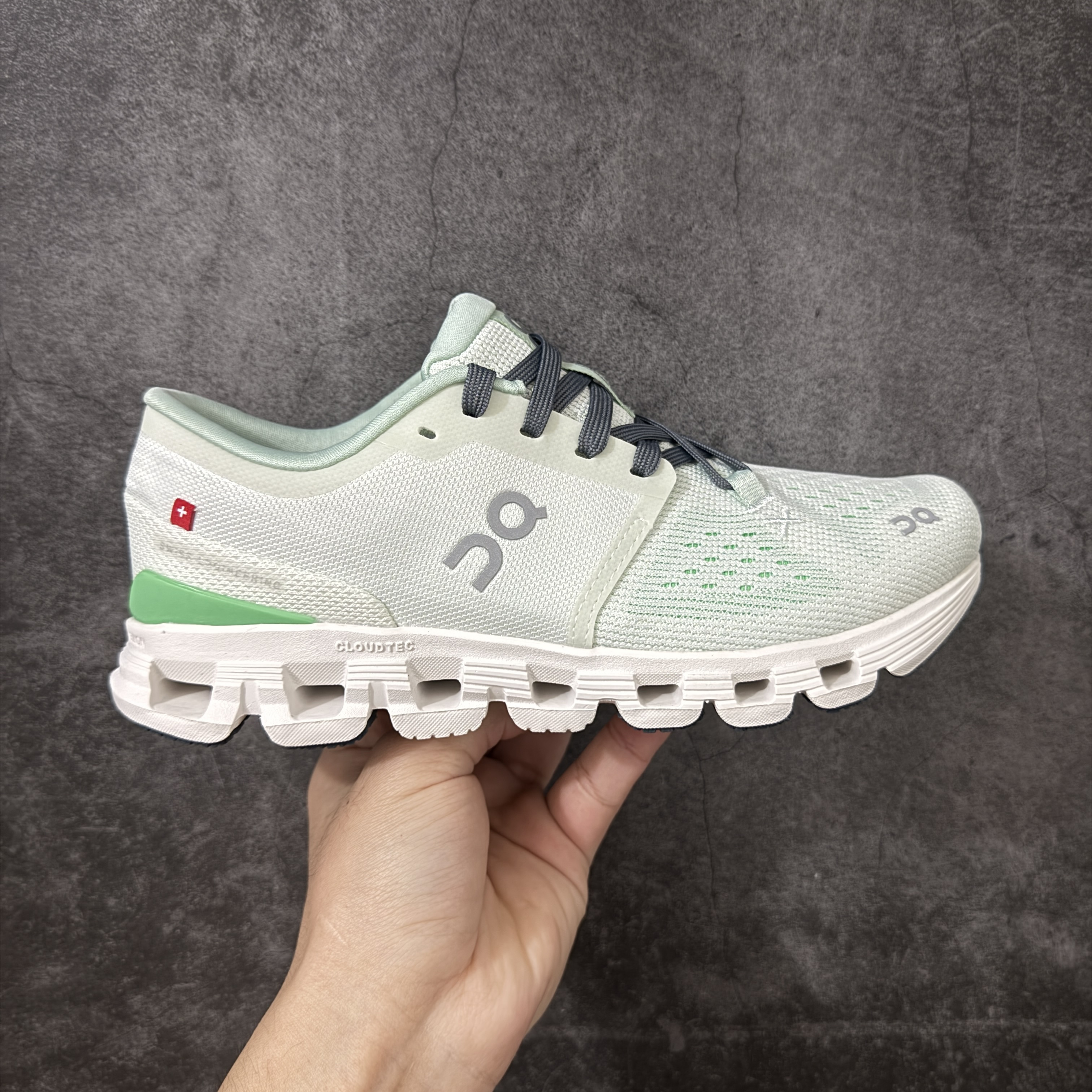 On 昂跑 CLOUD X4  低筒 百搭舒适  运动 训练鞋  B0白绿 3WE30073088