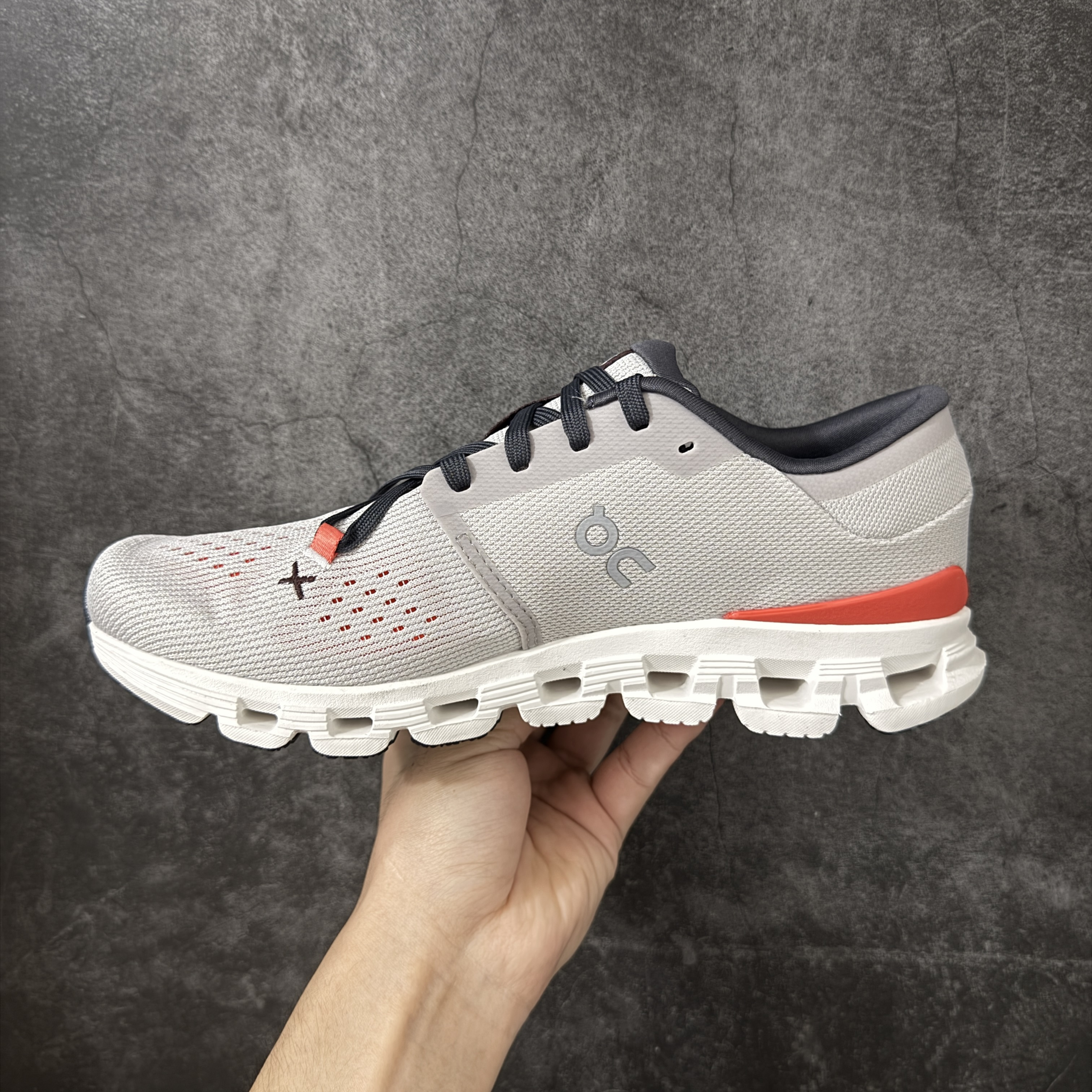 On 昂跑 CLOUD X4  低筒 百搭舒适  运动 训练鞋  B0银红色 3ME30042905/3WE30072905