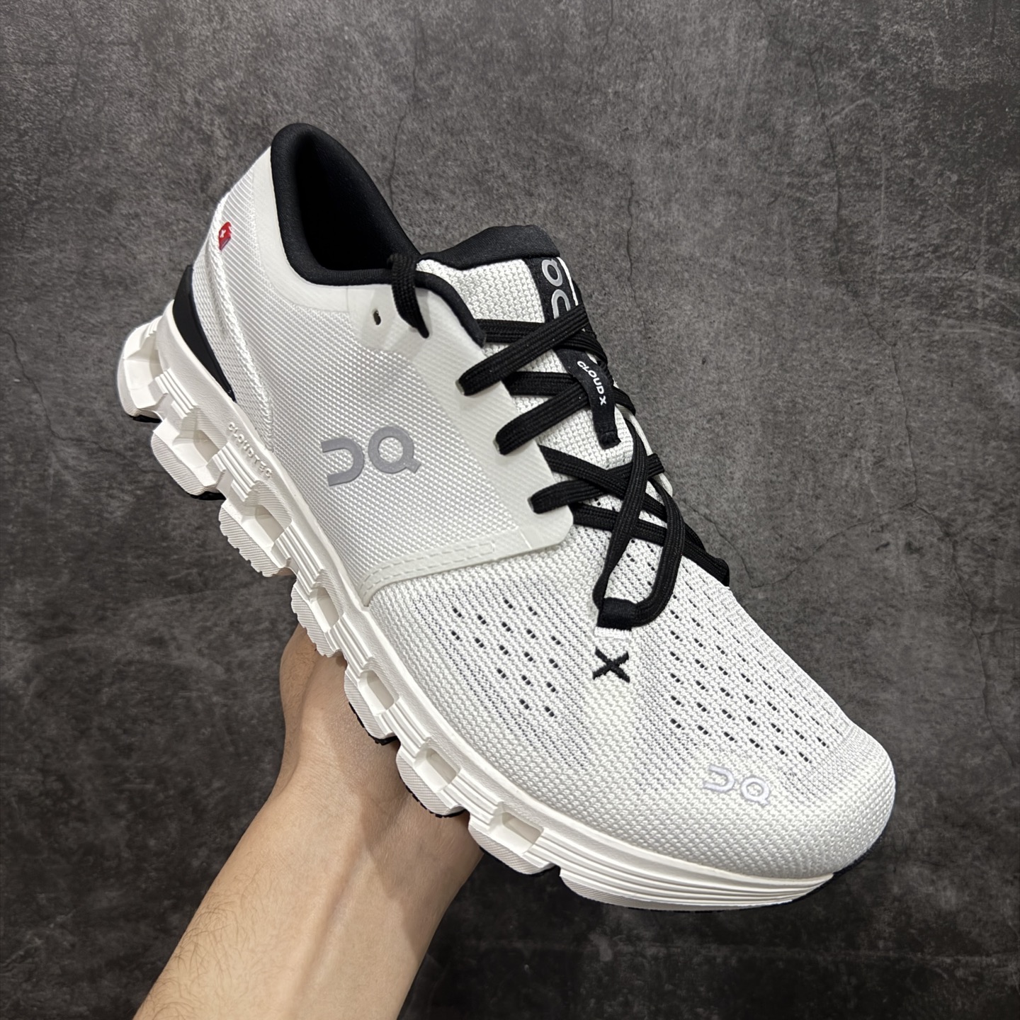 On 昂跑 CLOUD X4  低筒 百搭舒适  运动 训练鞋  B0黑白 3WE30070791