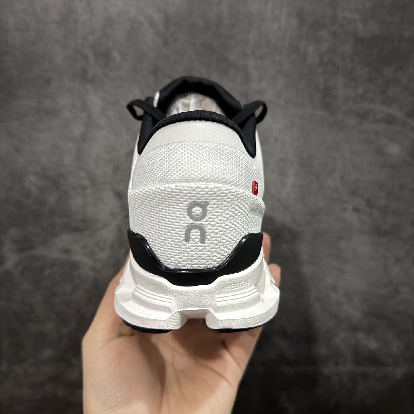 On 昂跑 CLOUD X4  低筒 百搭舒适  运动 训练鞋  B0黑白 3WE30070791
