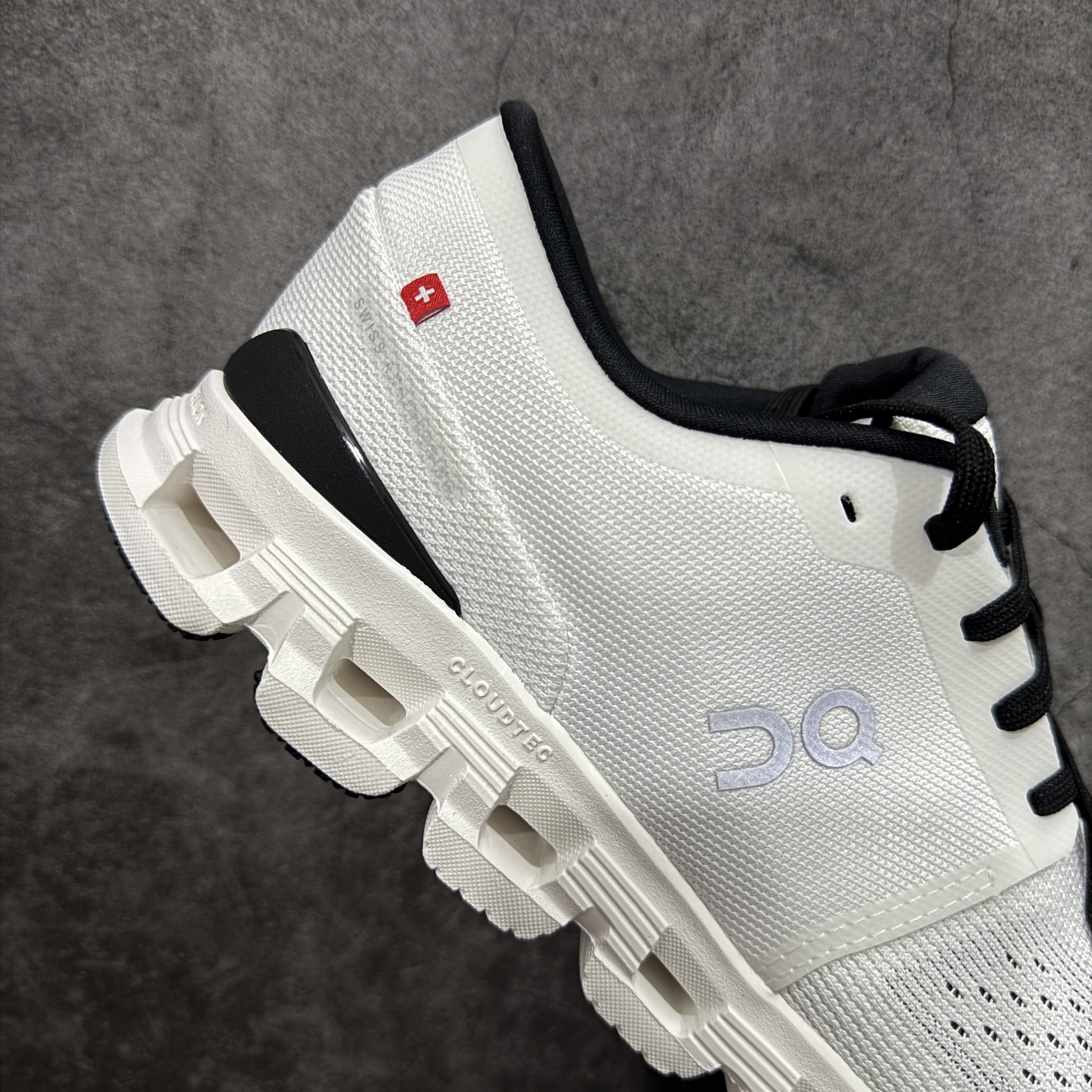 On 昂跑 CLOUD X4  低筒 百搭舒适  运动 训练鞋  B0黑白 3WE30070791
