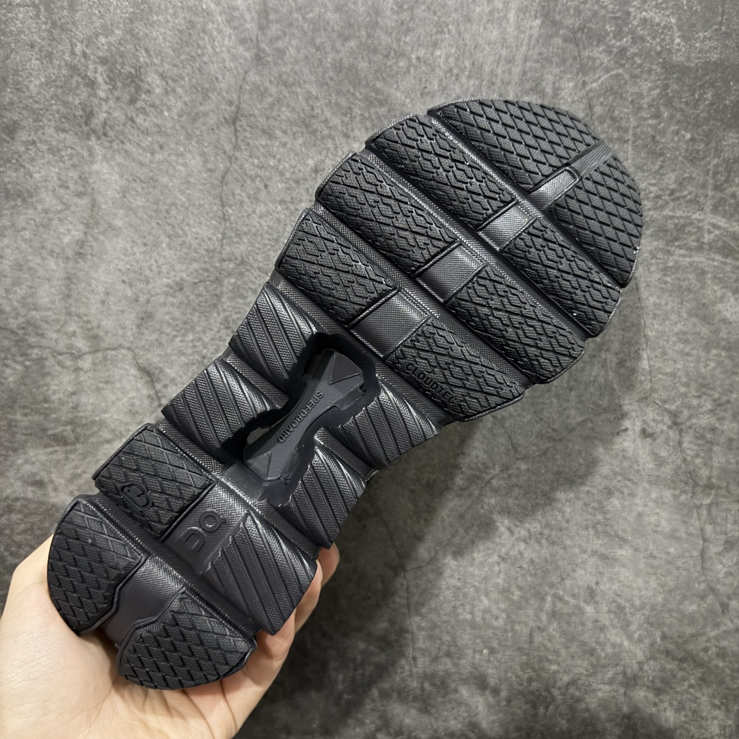 On 昂跑 CLOUD X4  低筒 百搭舒适  运动 训练鞋  B0黑武士 3ME30040106
