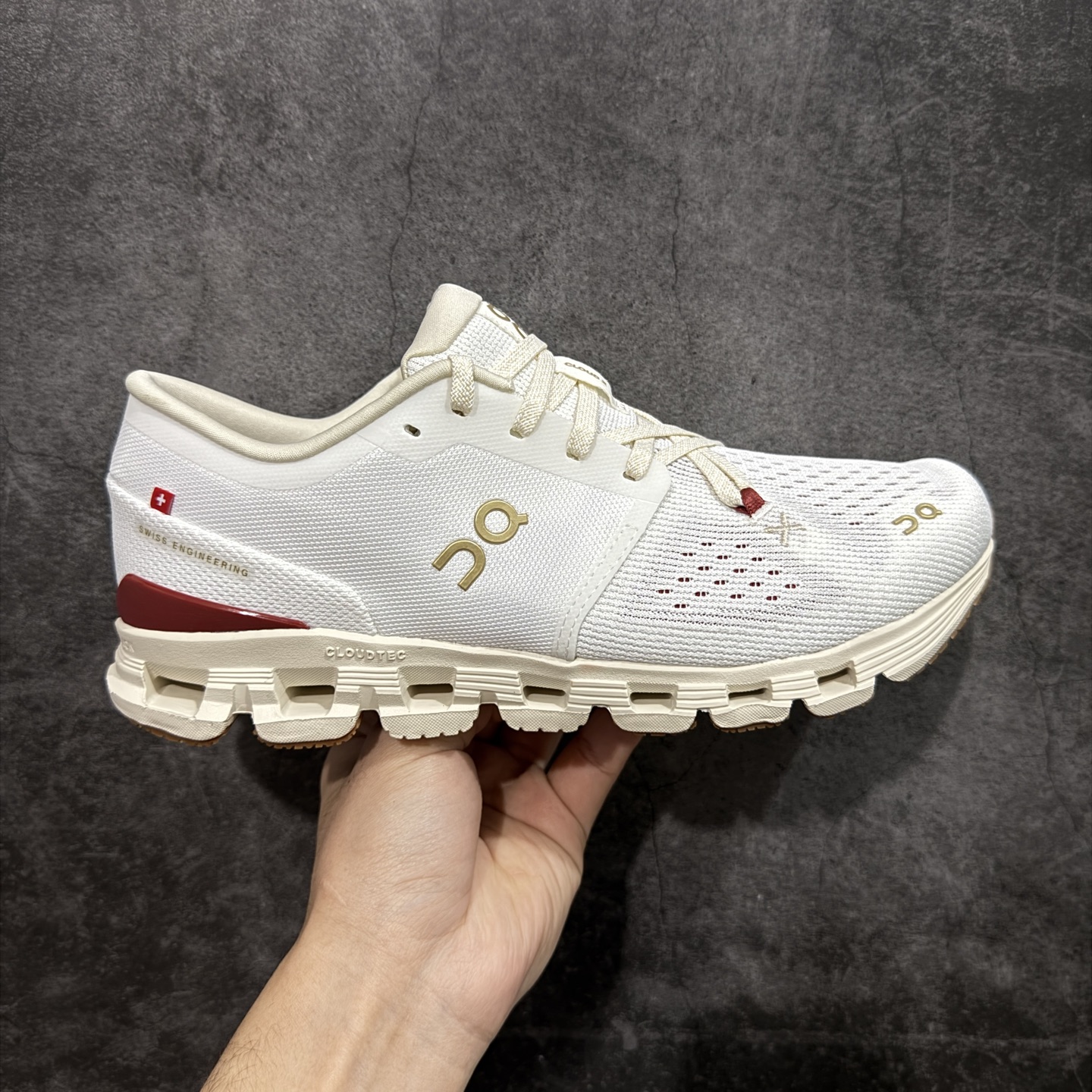 On 昂跑 CLOUD X4  低筒 百搭舒适  运动 训练鞋  B0白红 3MF10752734