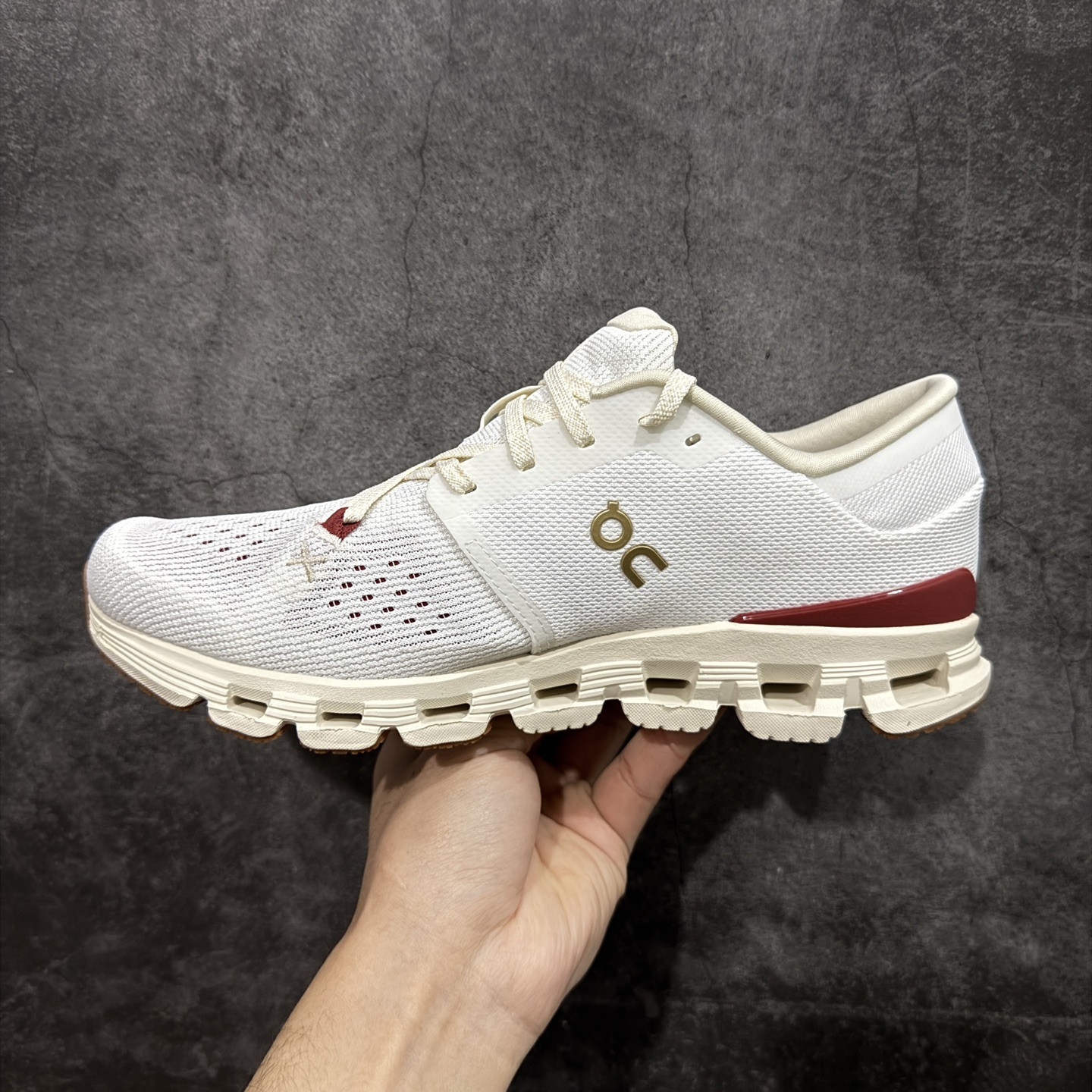 On 昂跑 CLOUD X4  低筒 百搭舒适  运动 训练鞋  B0白红 3MF10752734