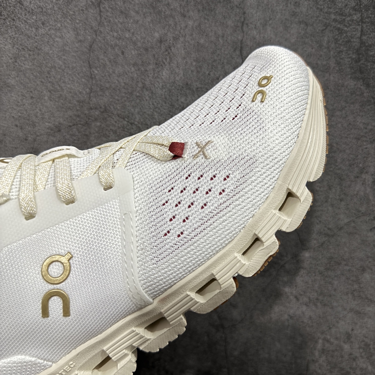 On 昂跑 CLOUD X4  低筒 百搭舒适  运动 训练鞋  B0白红 3MF10752734