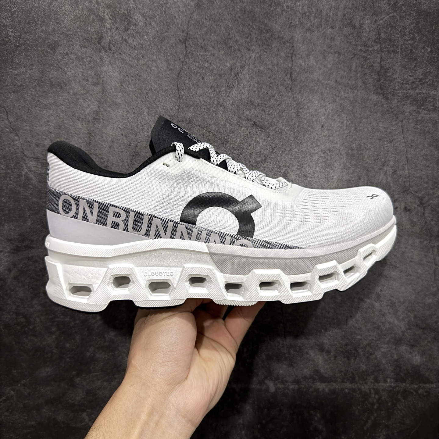 On 昂跑 PLEASURES  The Loop Cloudmonster 2  舒适 百搭 织物 休闲跑鞋 B0雾白 3ME10120664